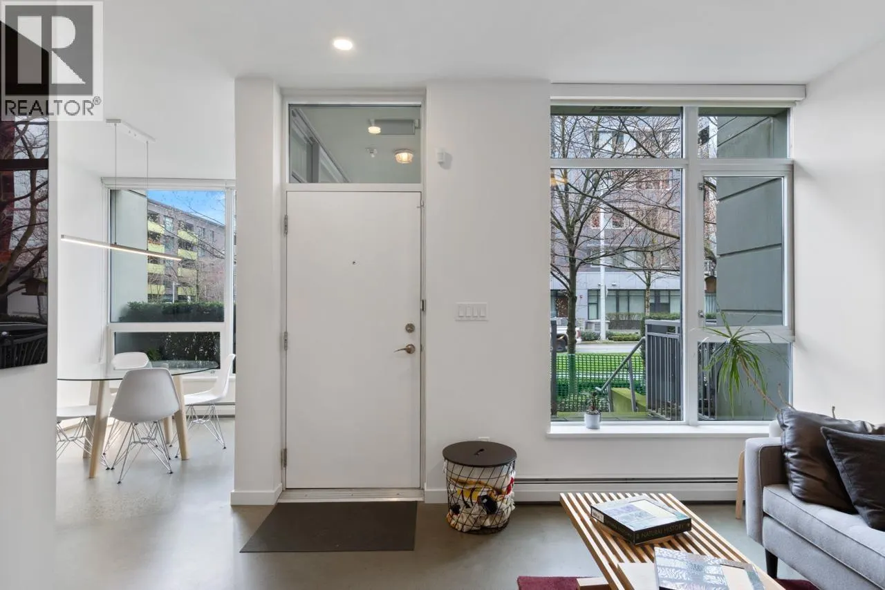 128 W 1ST AVENUE