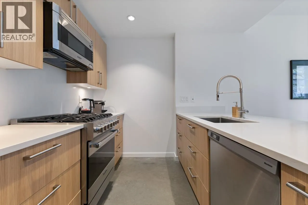 128 W 1ST AVENUE