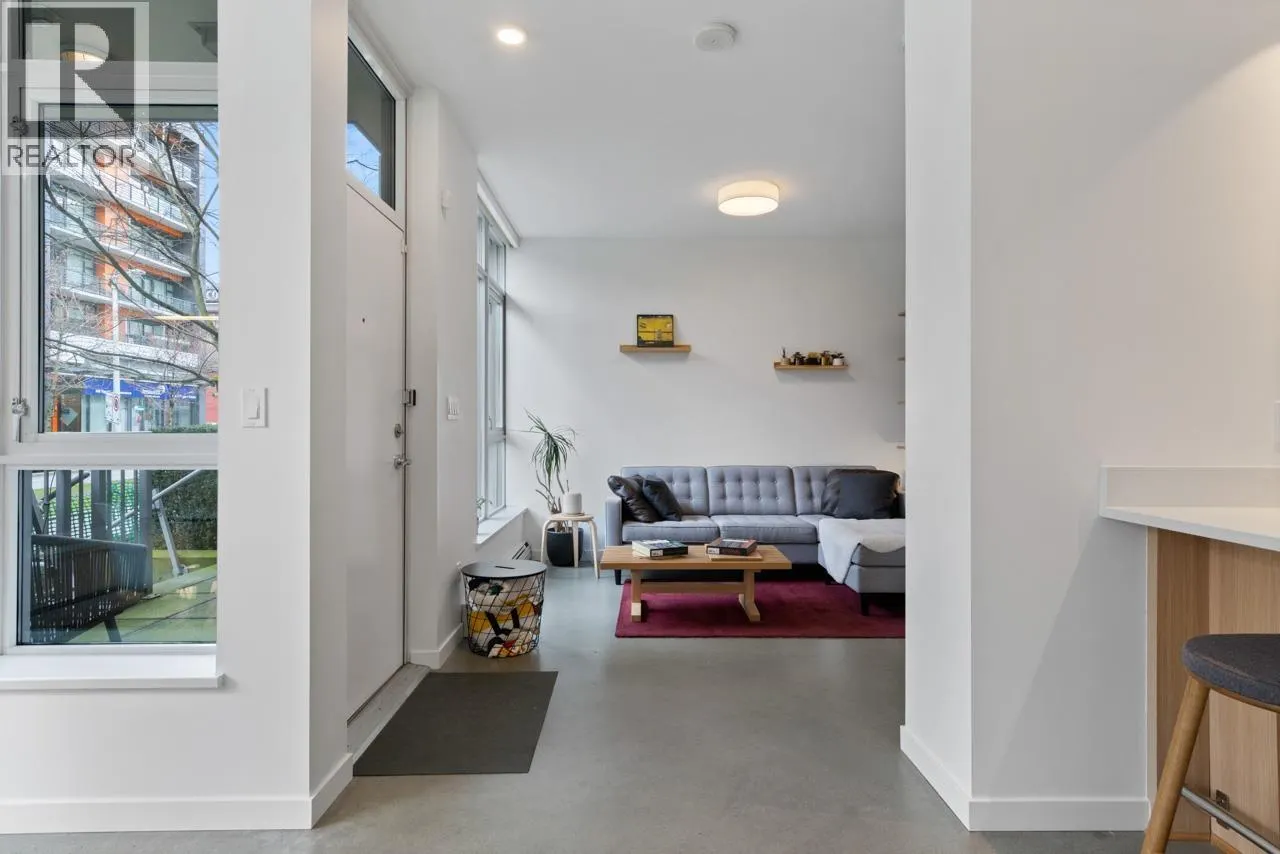 128 W 1ST AVENUE
