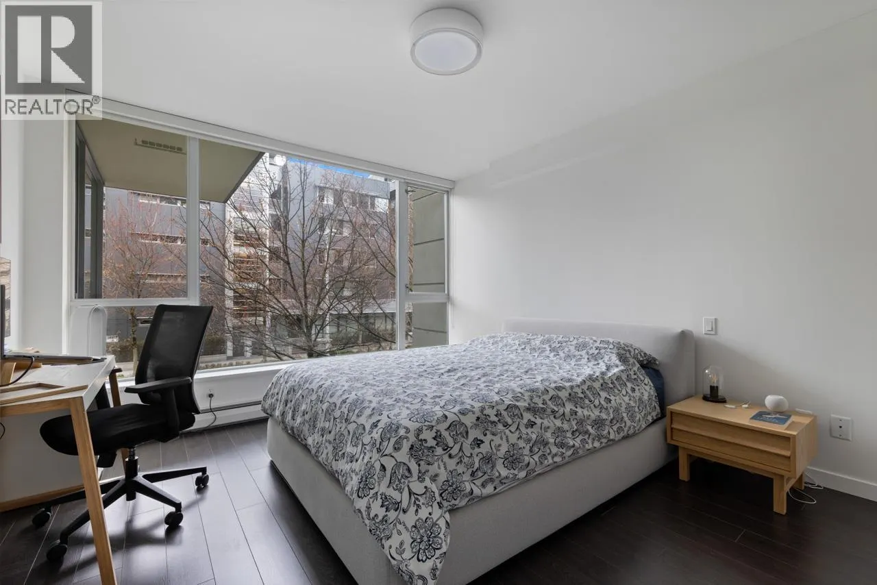 128 W 1ST AVENUE