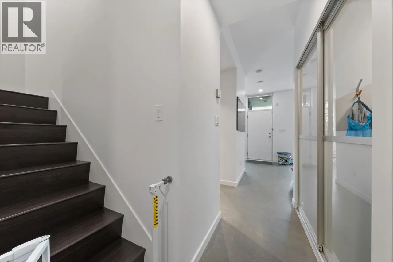 128 W 1ST AVENUE