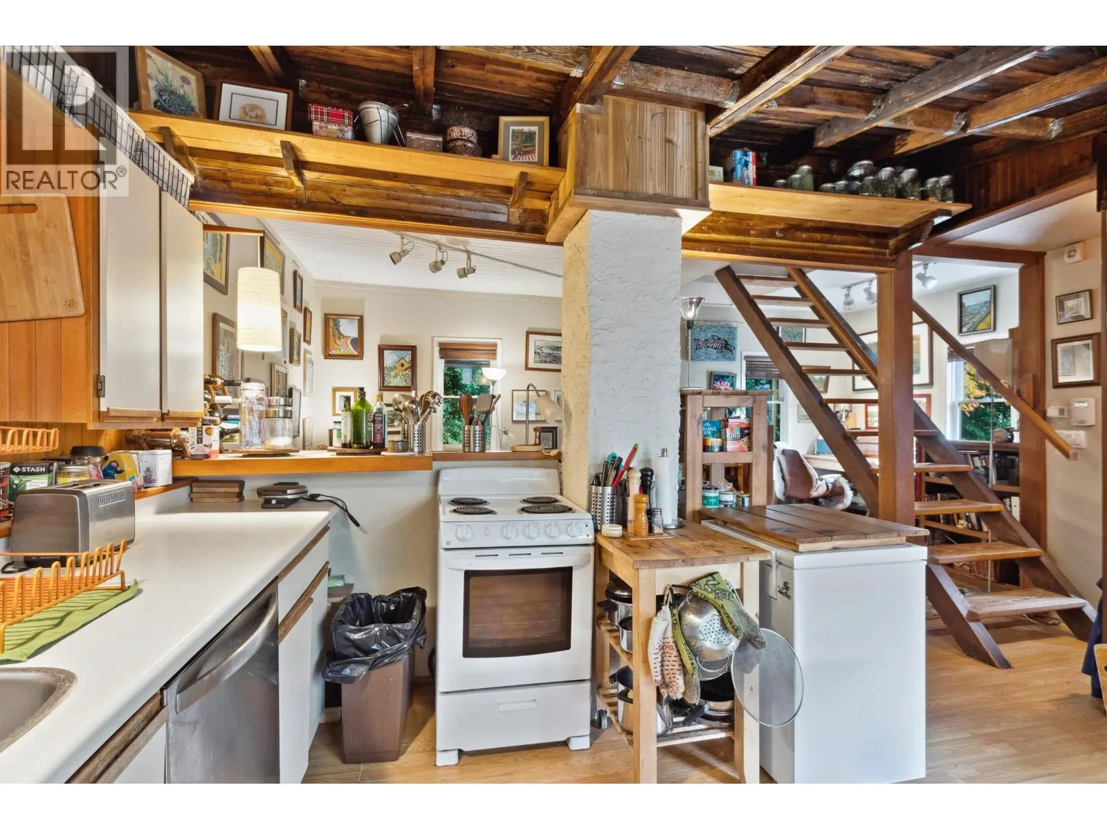 713 E ST. JAMES ROAD