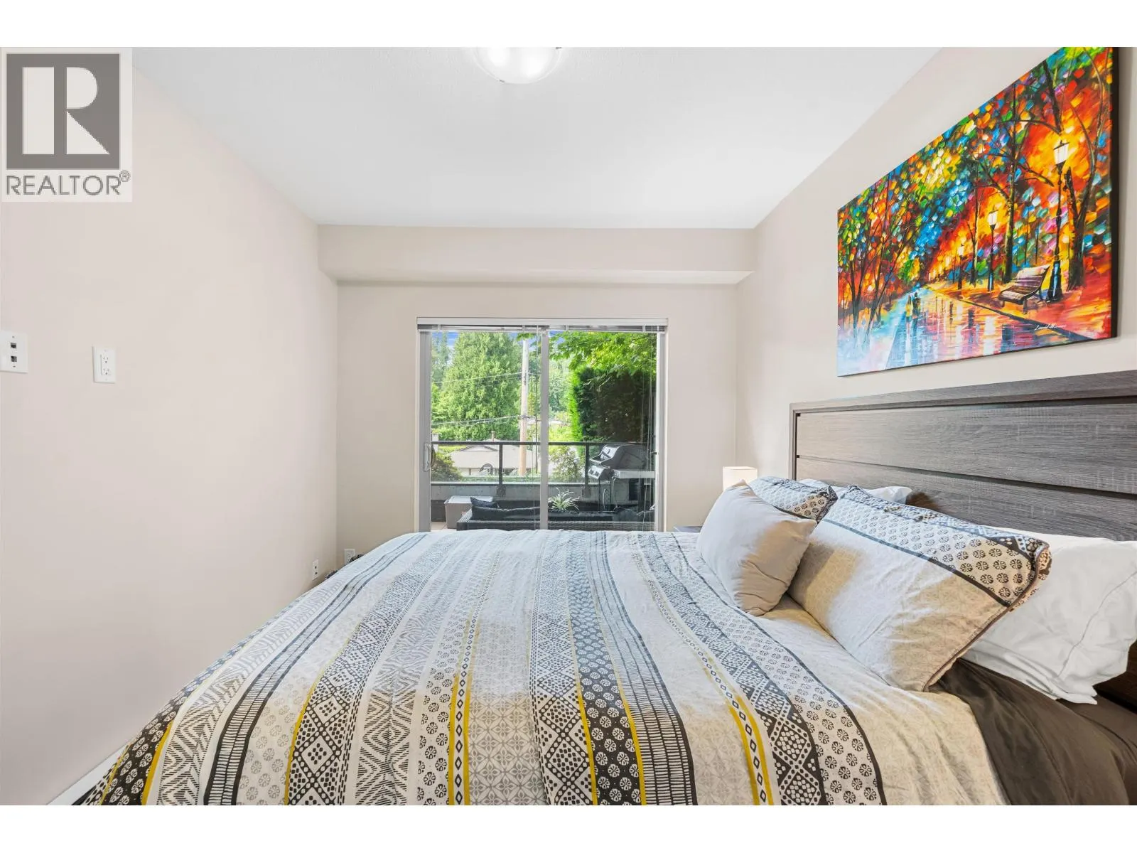 215 1330 MARINE DRIVE