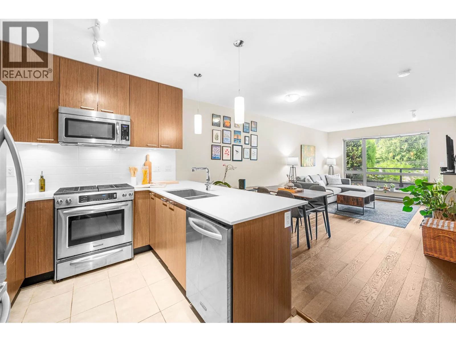 215 1330 MARINE DRIVE