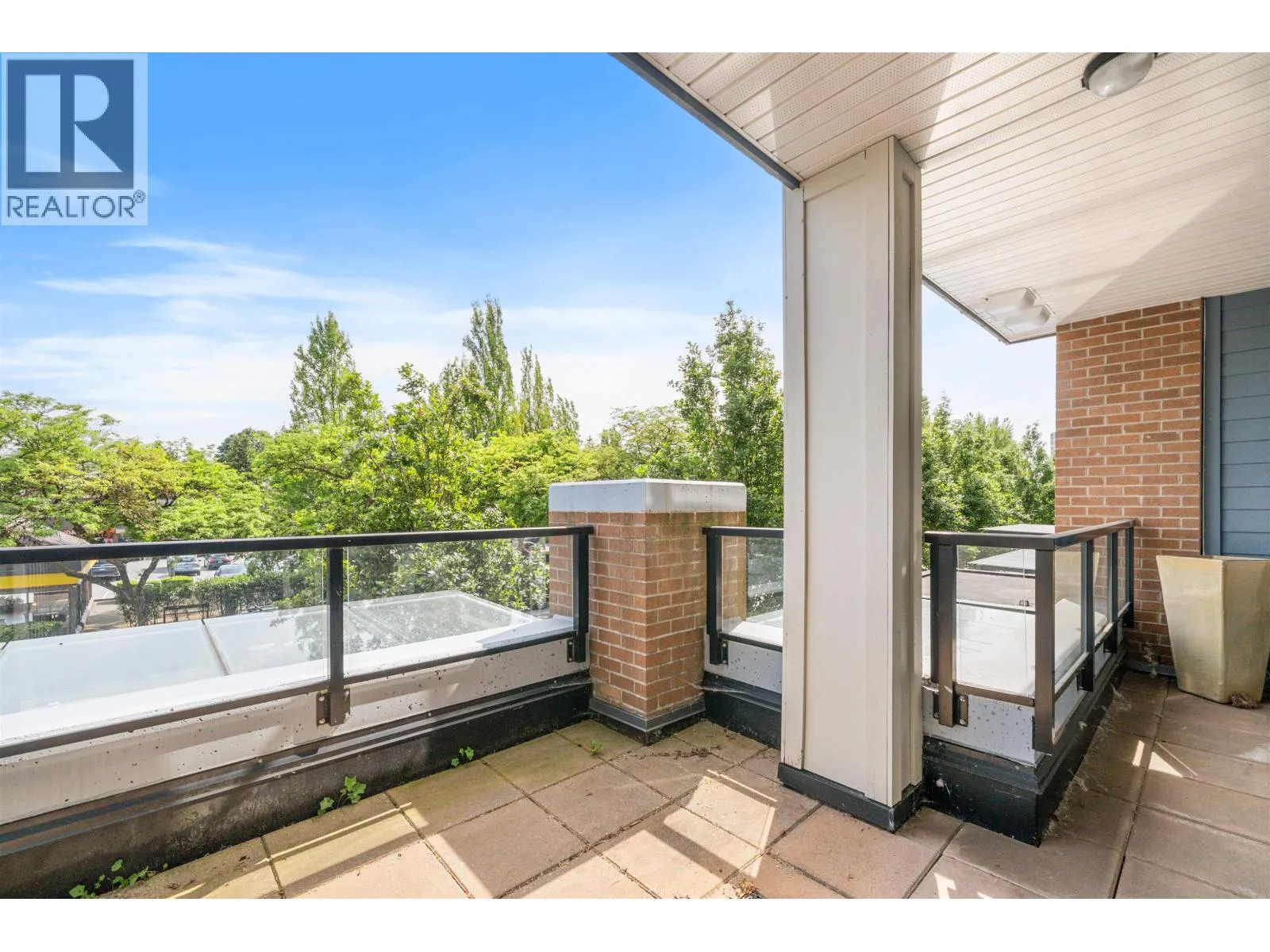 215 1330 MARINE DRIVE