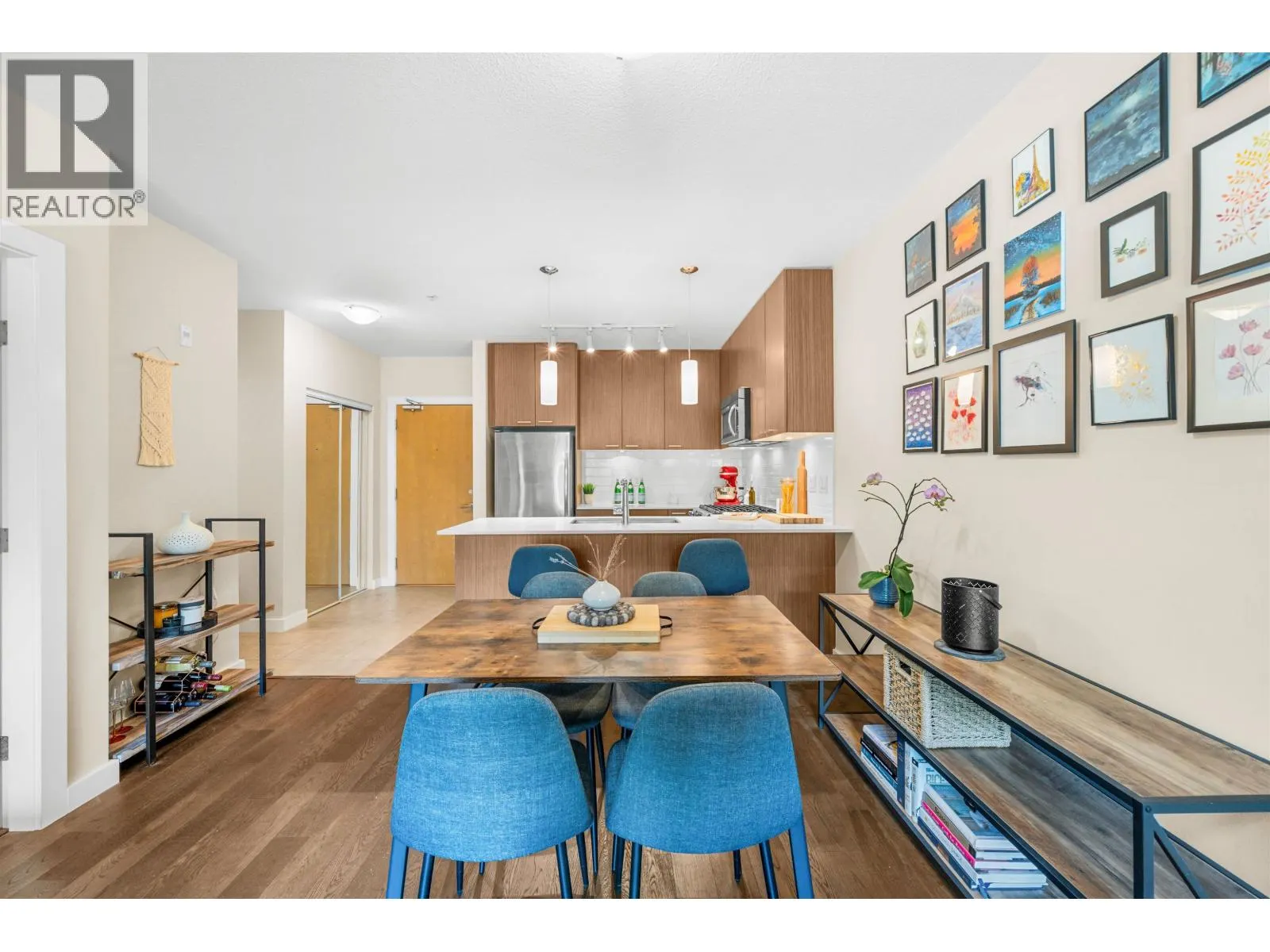 215 1330 MARINE DRIVE