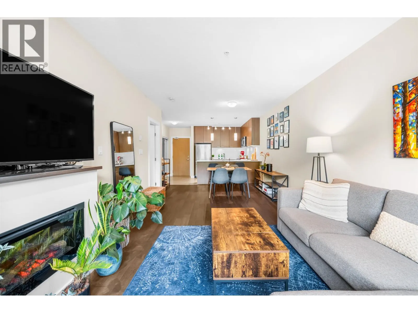 215 1330 MARINE DRIVE
