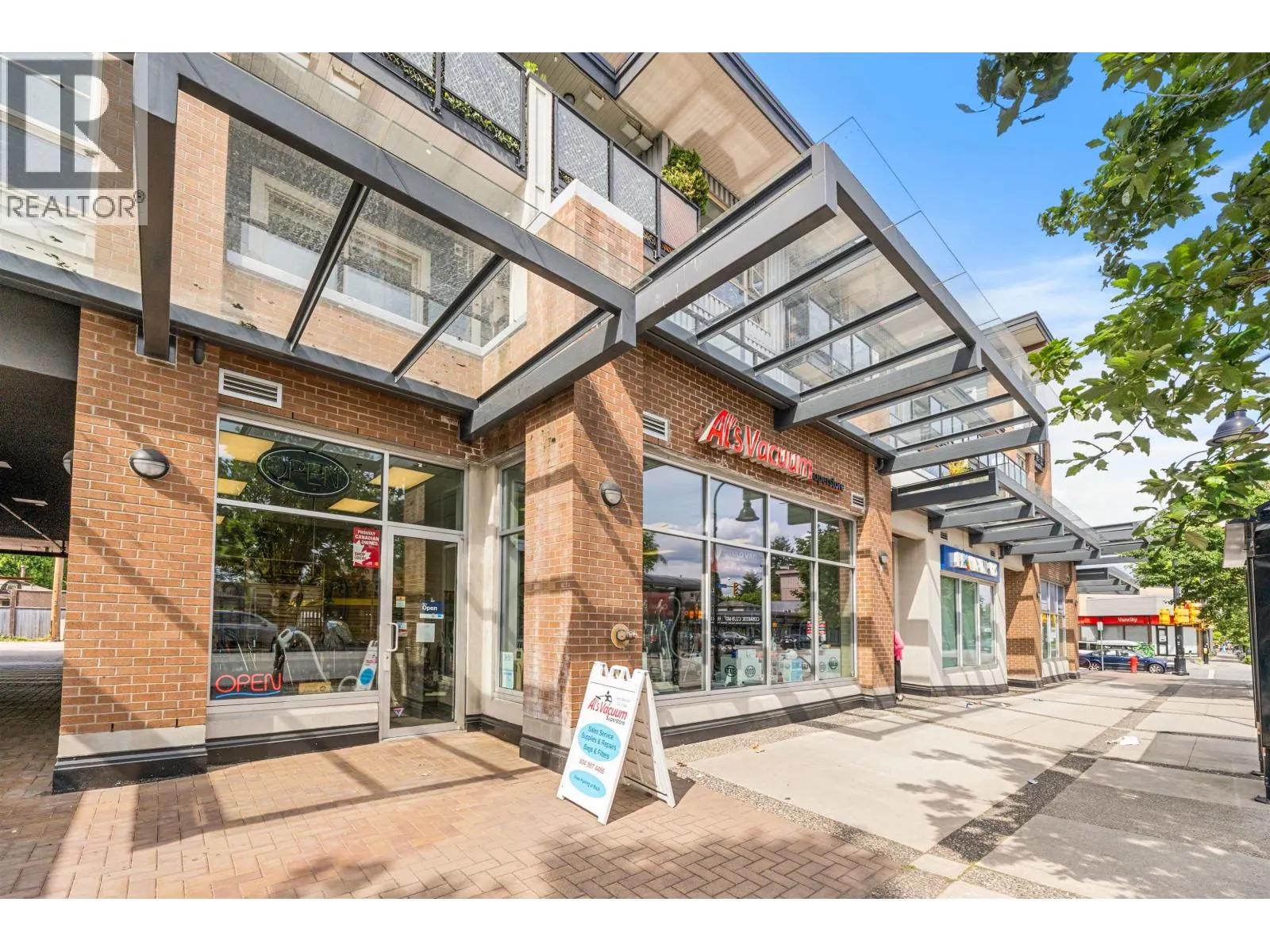 215 1330 MARINE DRIVE