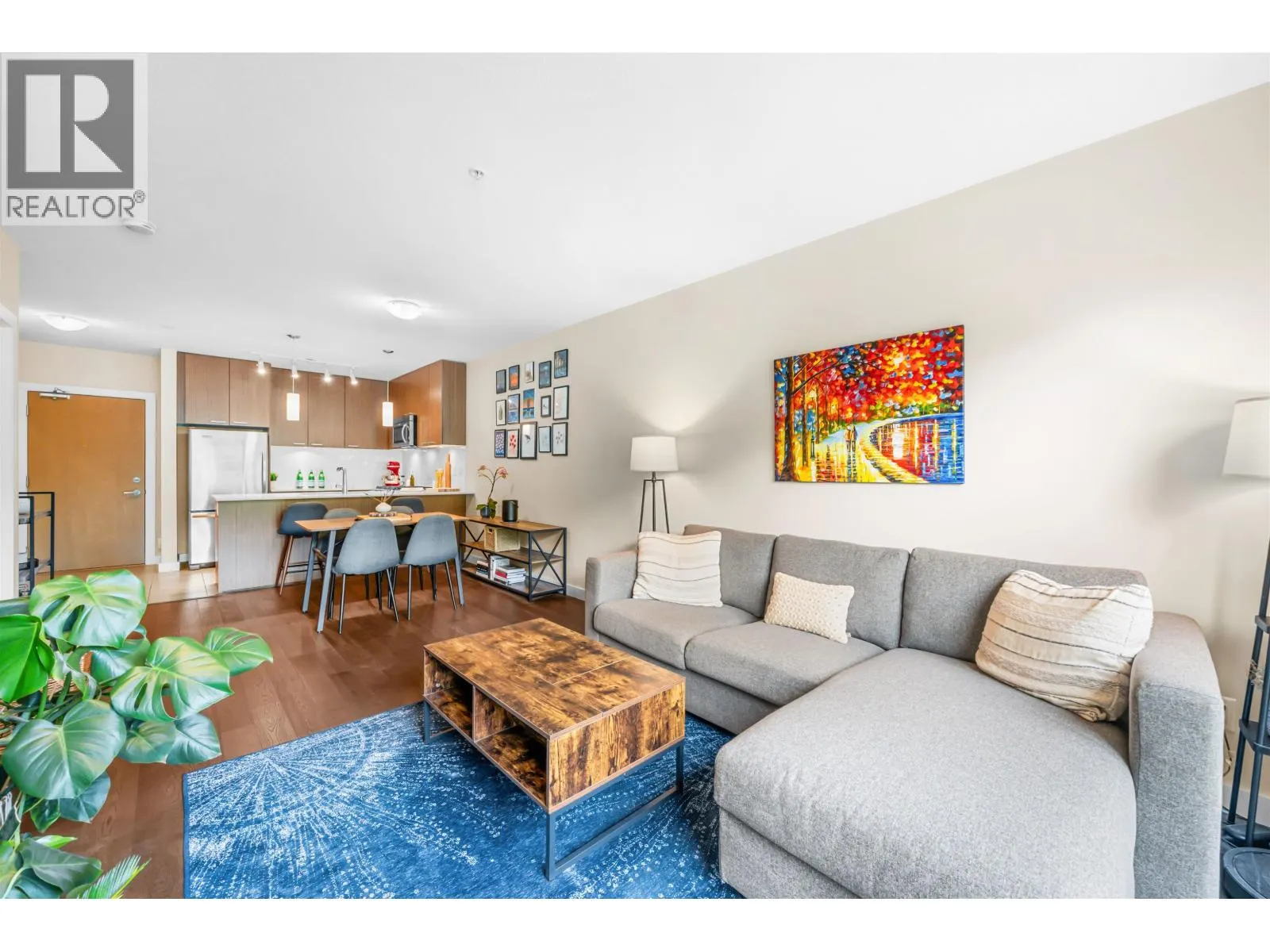 215 1330 MARINE DRIVE