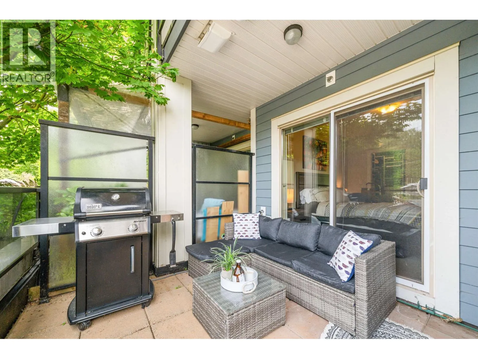 215 1330 MARINE DRIVE