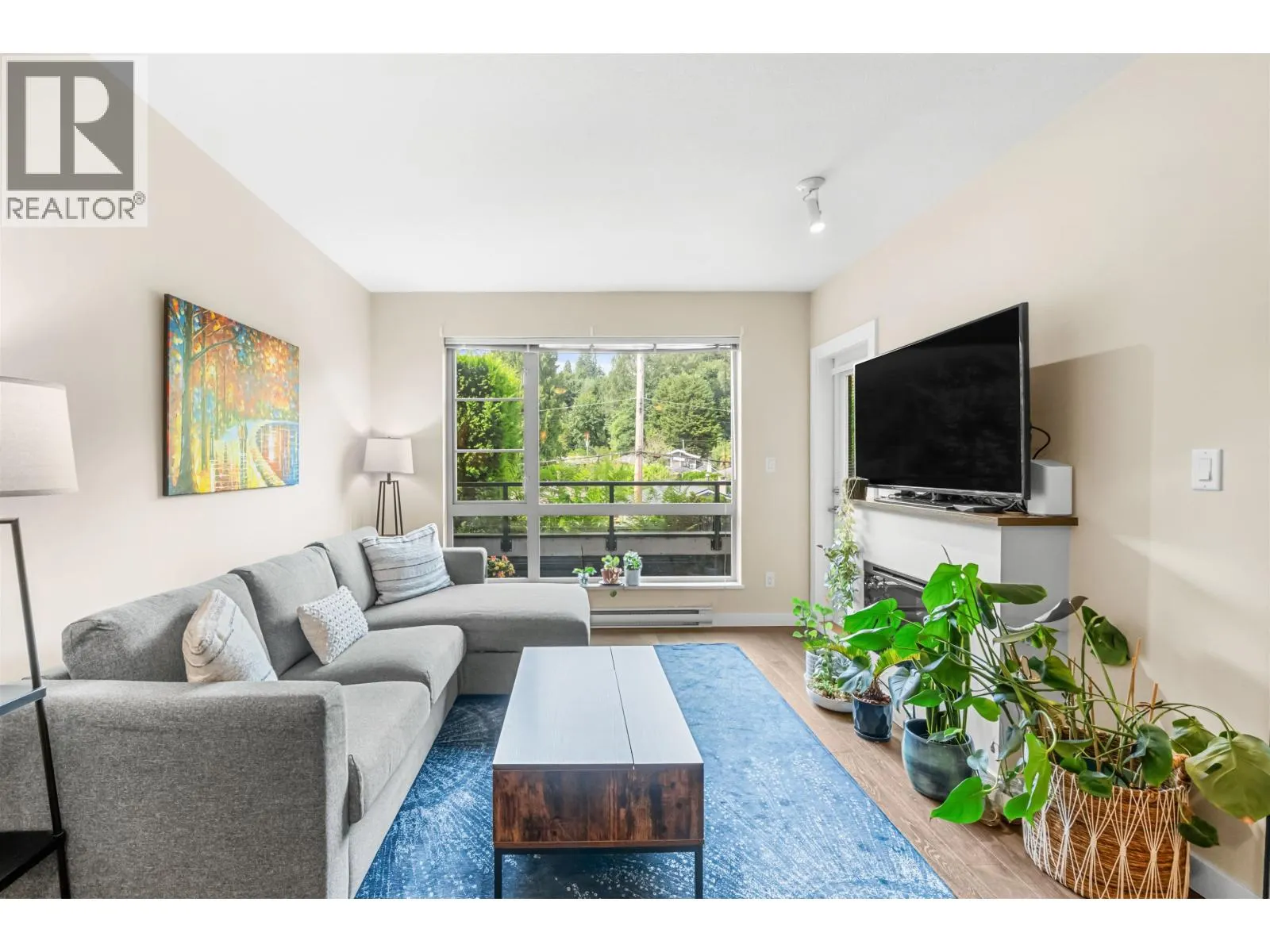 215 1330 MARINE DRIVE