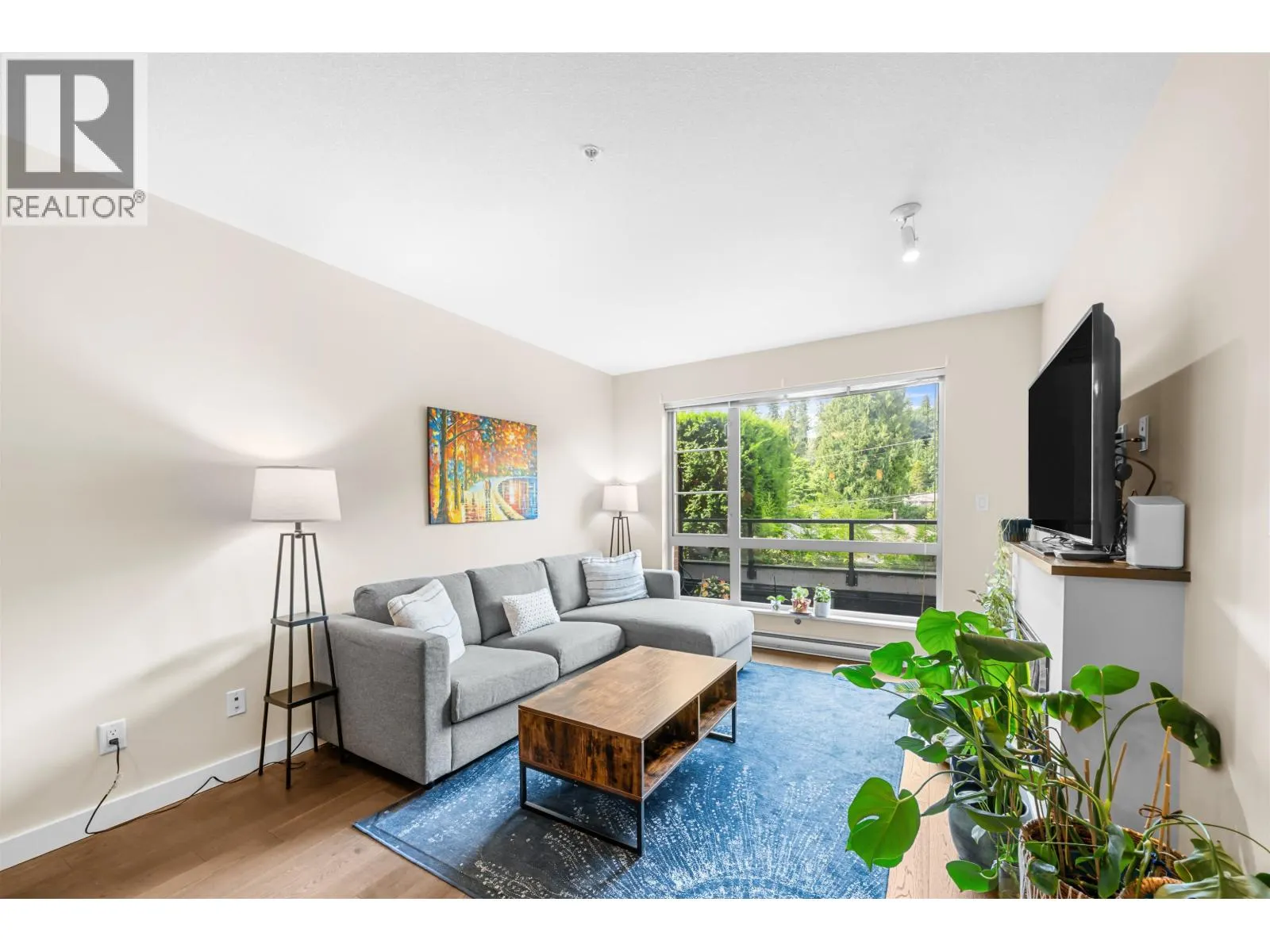 215 1330 MARINE DRIVE