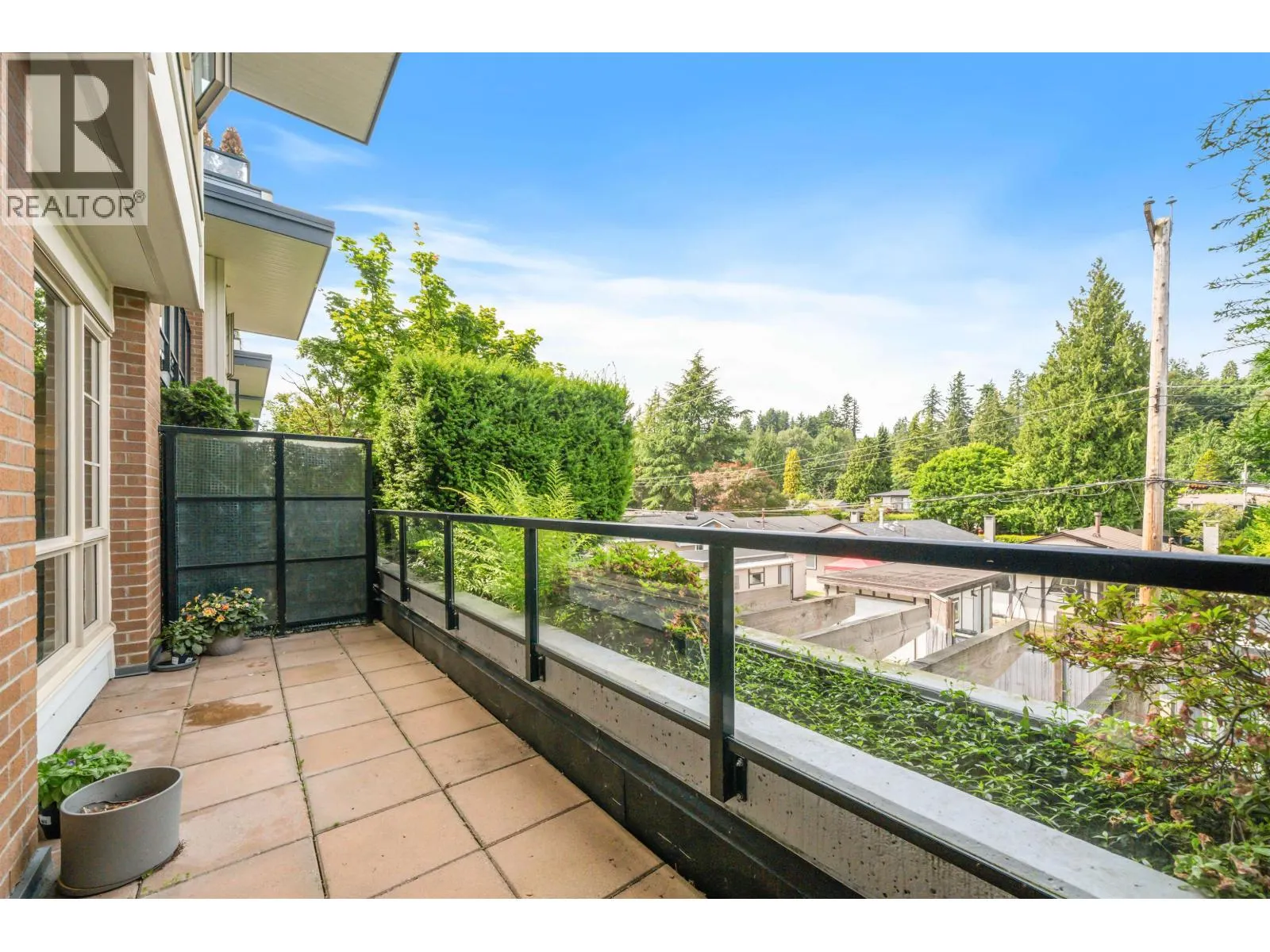215 1330 MARINE DRIVE