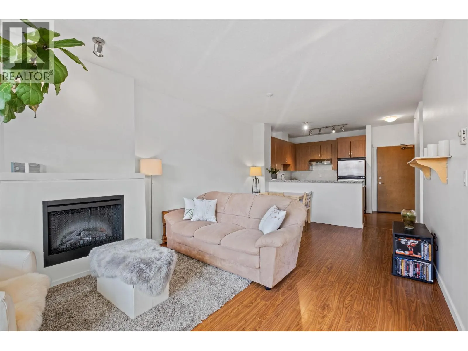 410 4723 DAWSON STREET
