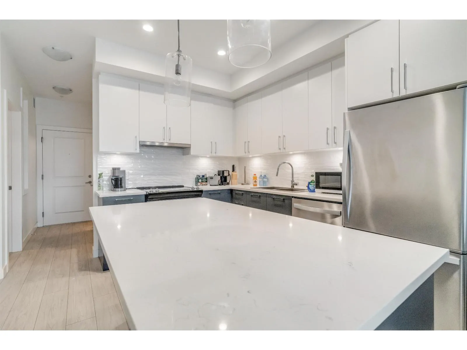 B220 20834 80 AVENUE