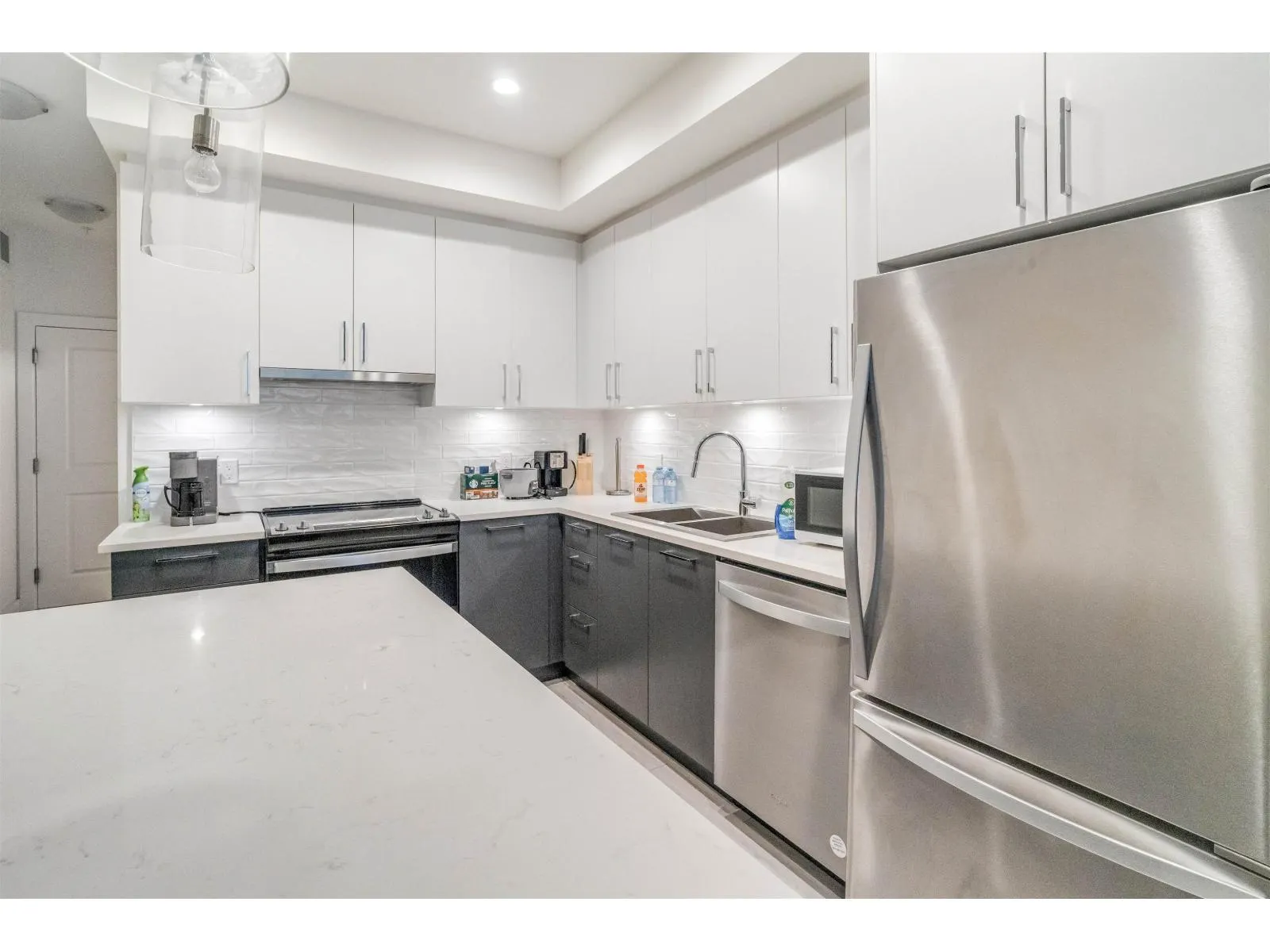 B220 20834 80 AVENUE