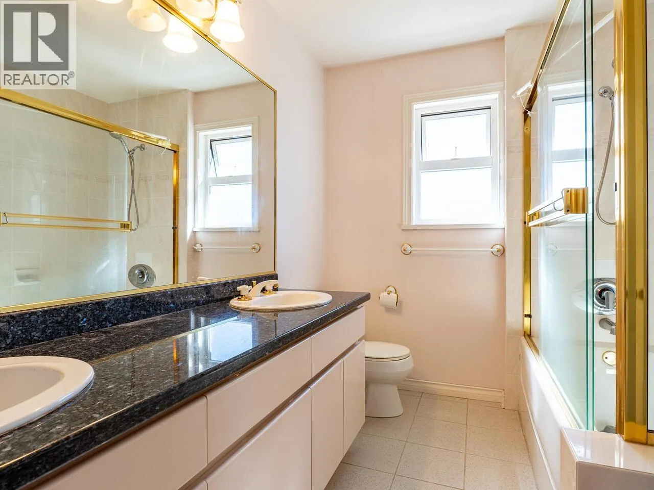 39 W 12TH AVENUE