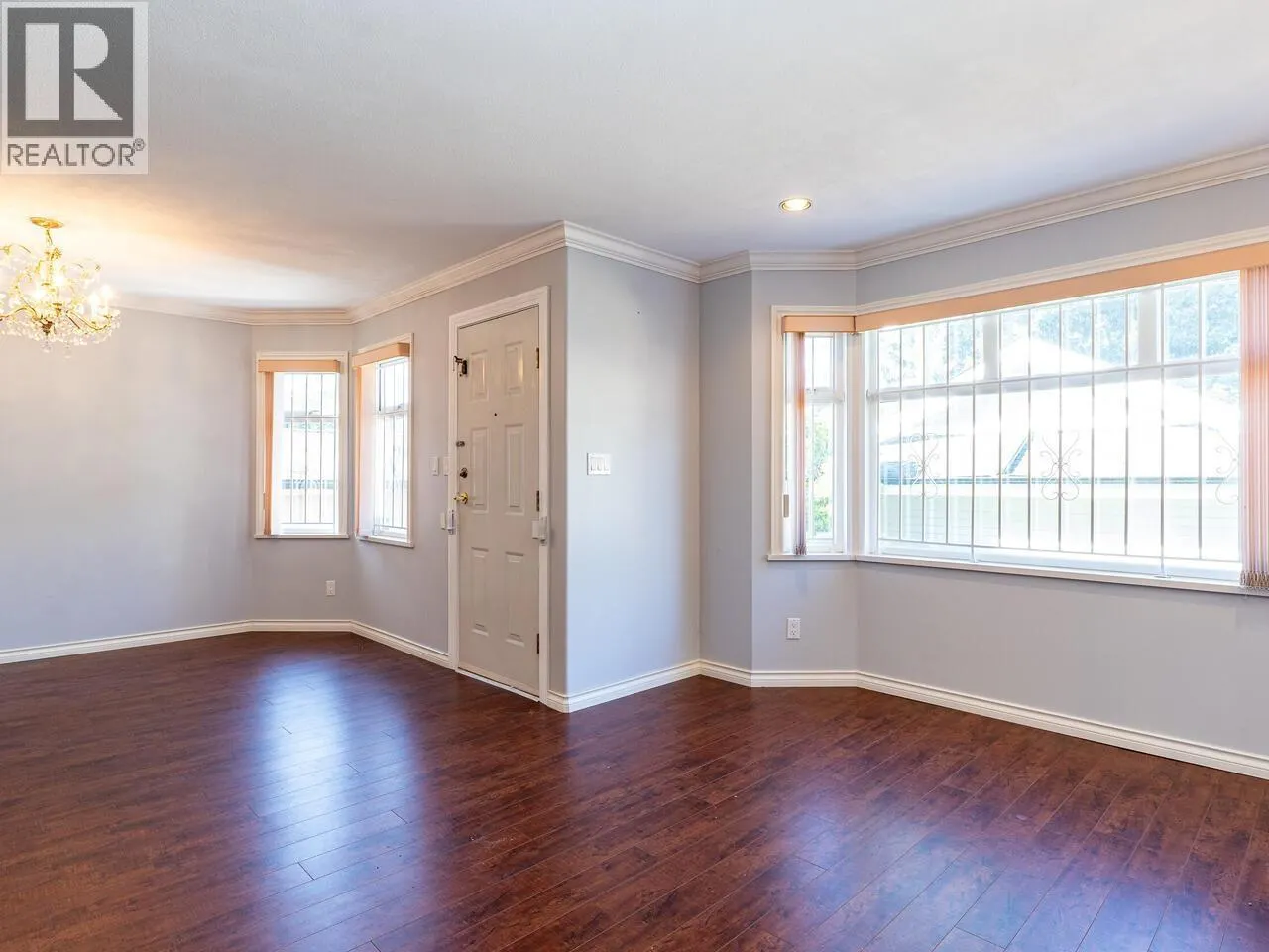 39 W 12TH AVENUE