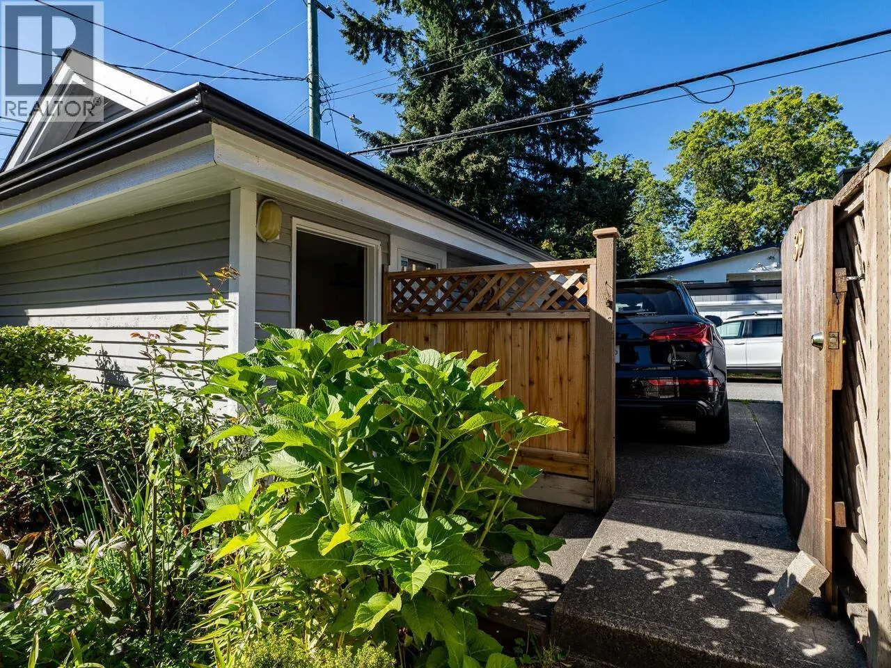 39 W 12TH AVENUE