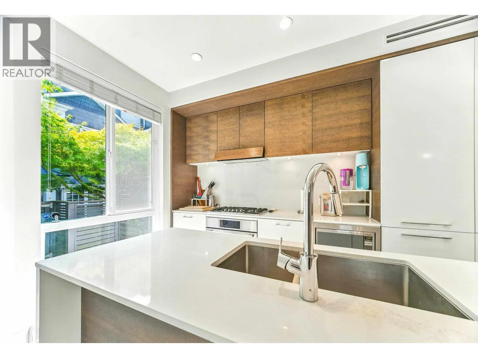 276 W 62ND AVENUE
