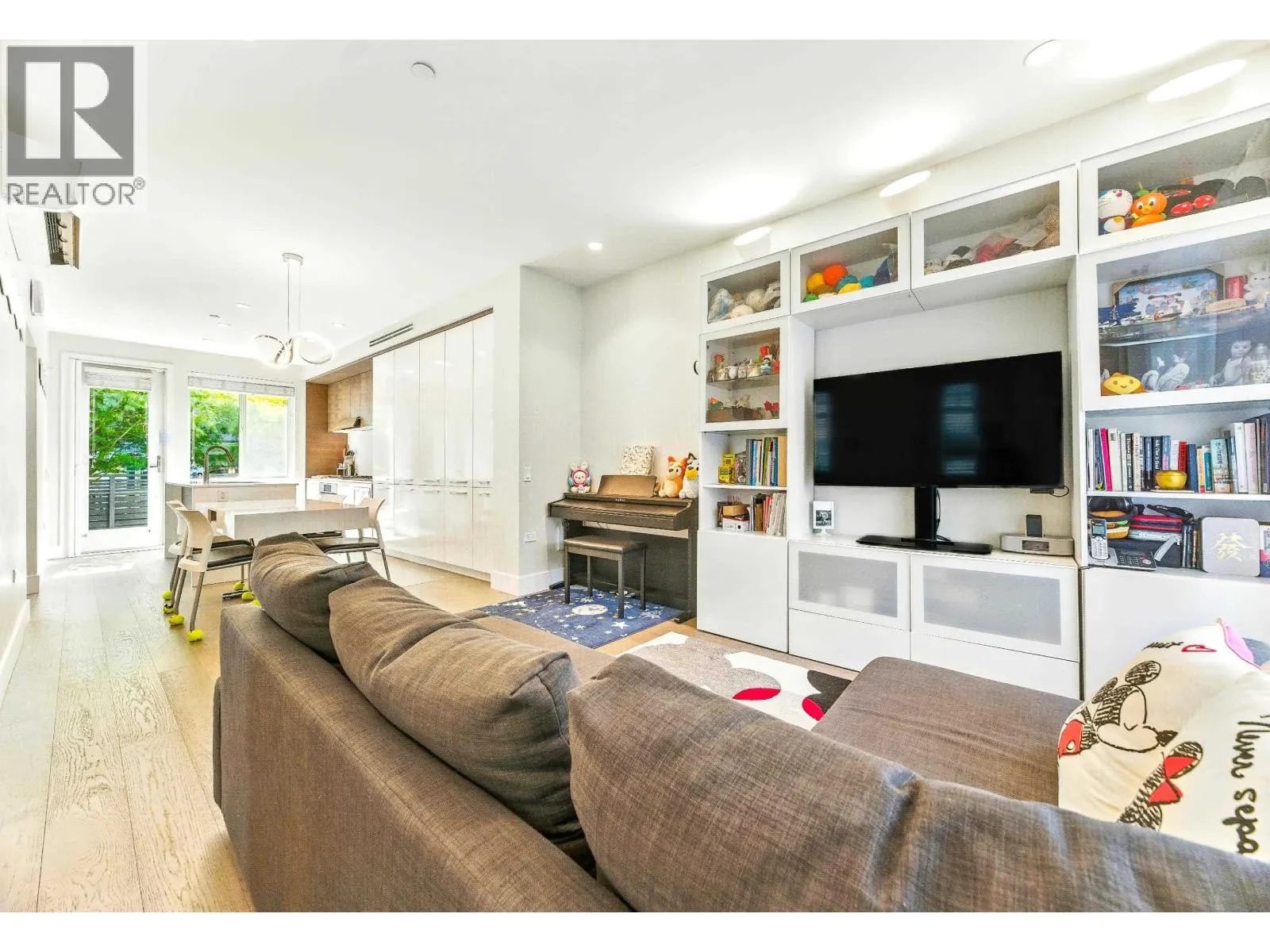 276 W 62ND AVENUE