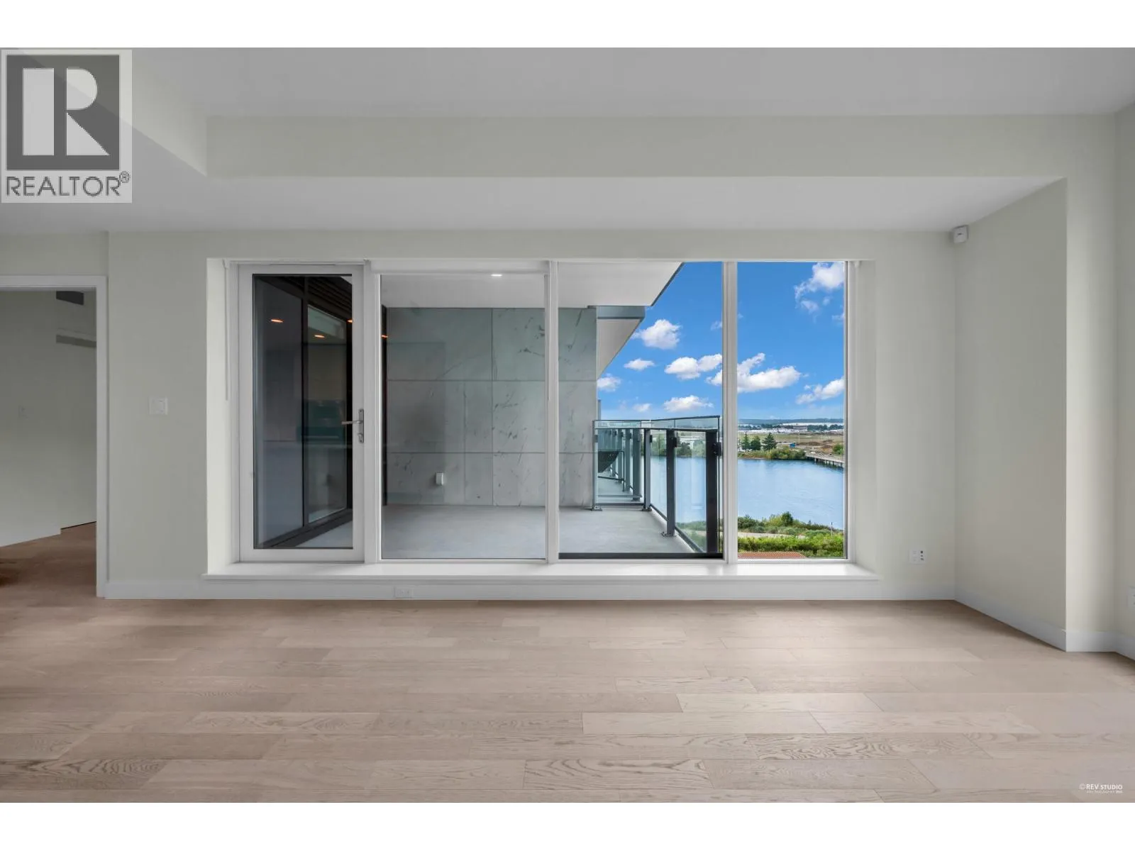 707 6811 PEARSON WAY