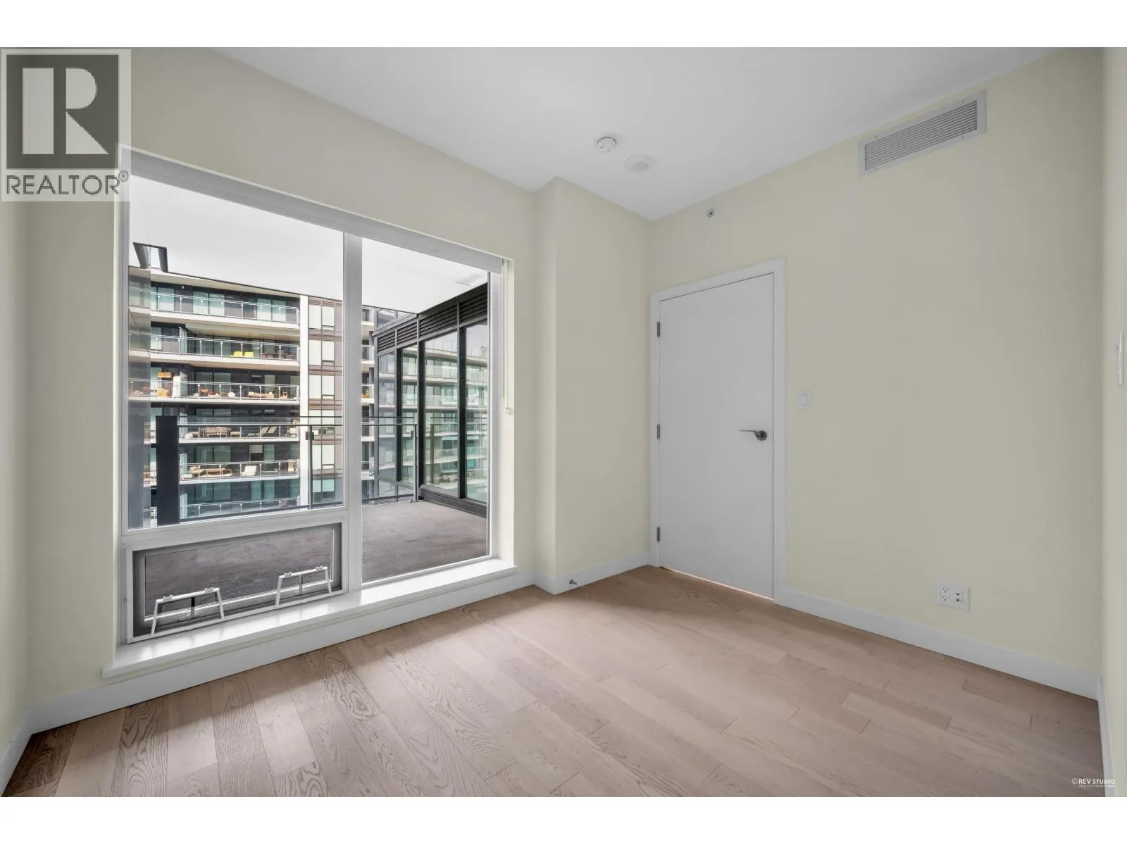 707 6811 PEARSON WAY