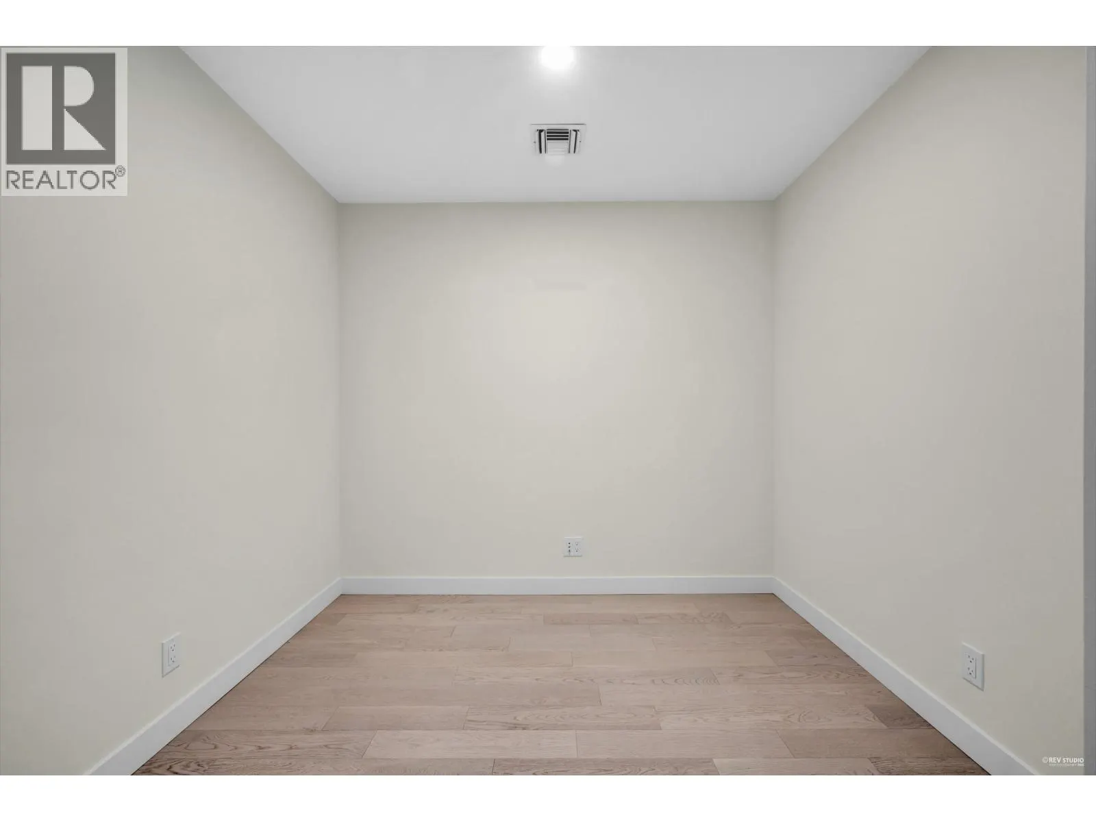 707 6811 PEARSON WAY