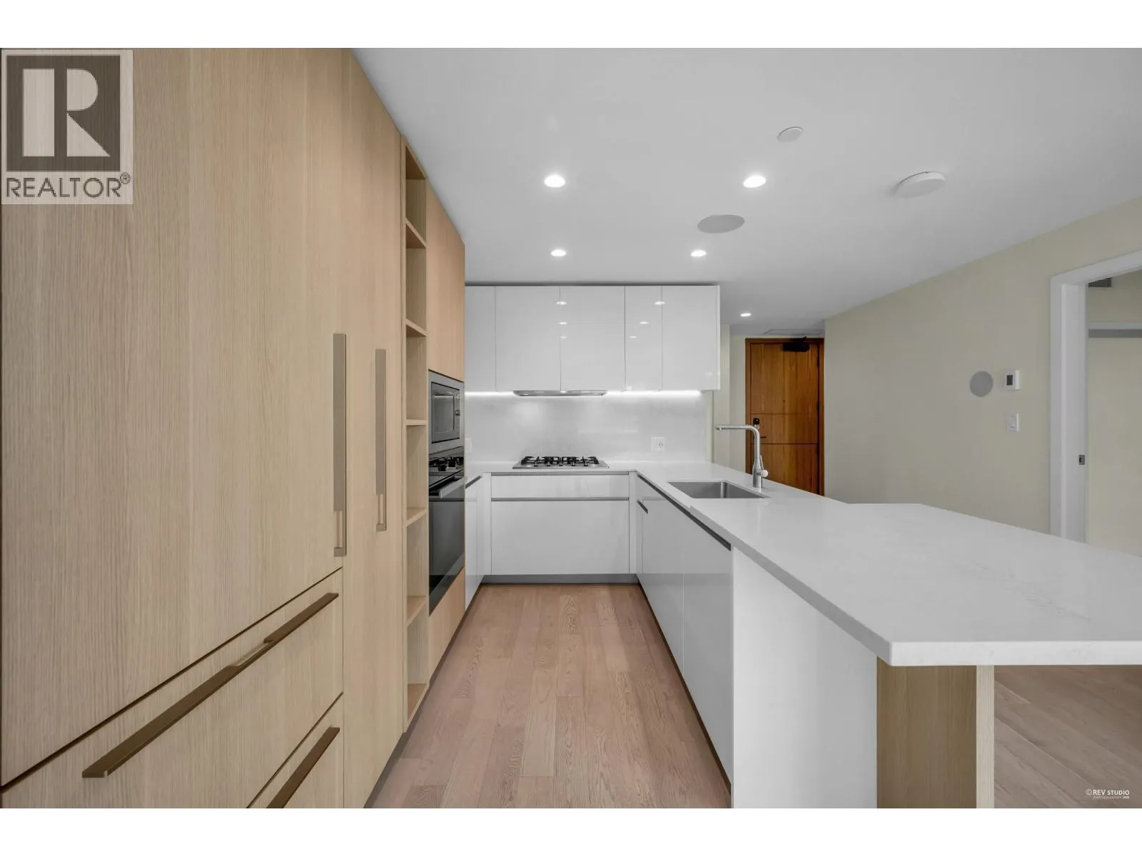 707 6811 PEARSON WAY