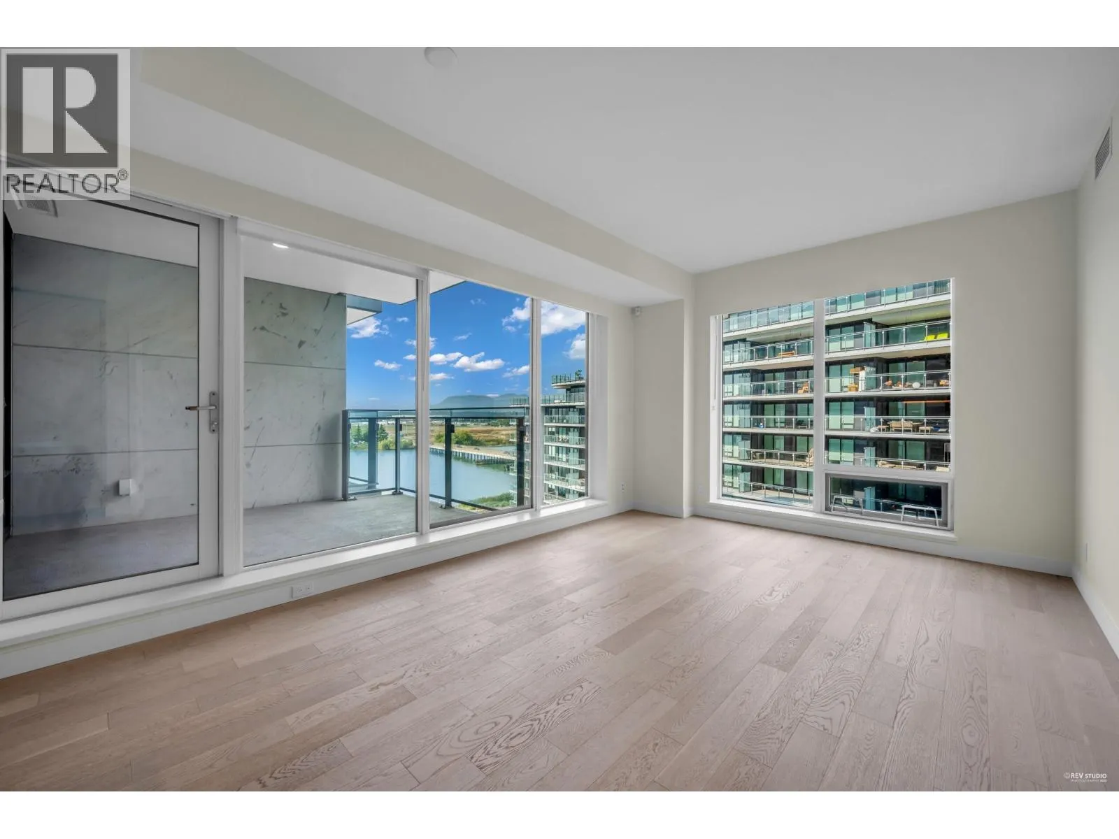 707 6811 PEARSON WAY