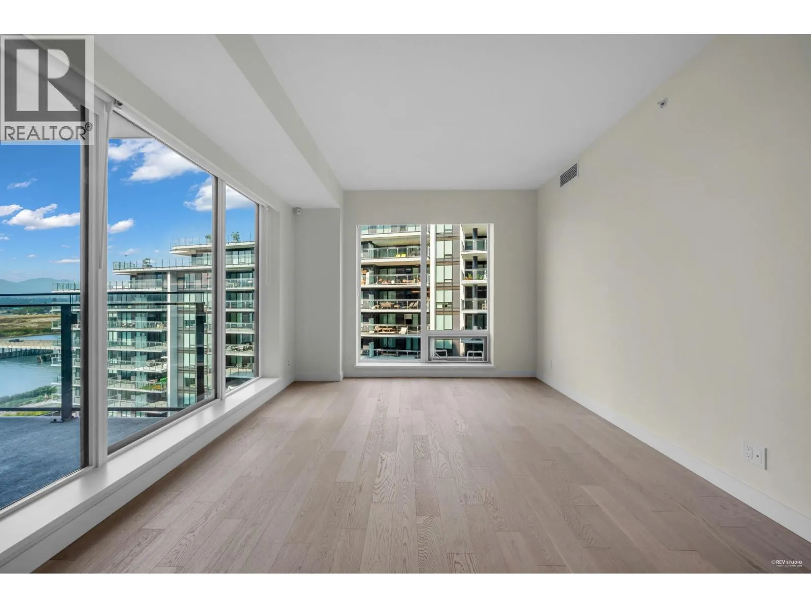 707 6811 PEARSON WAY