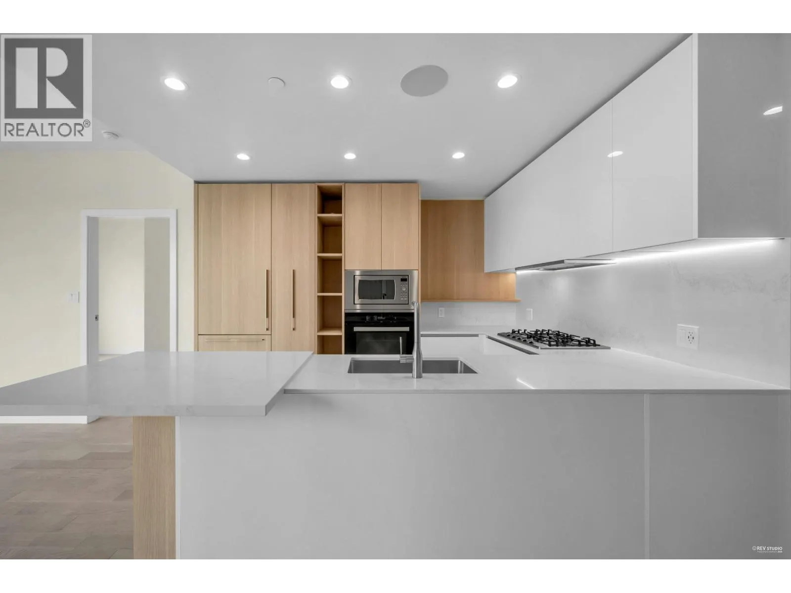 707 6811 PEARSON WAY