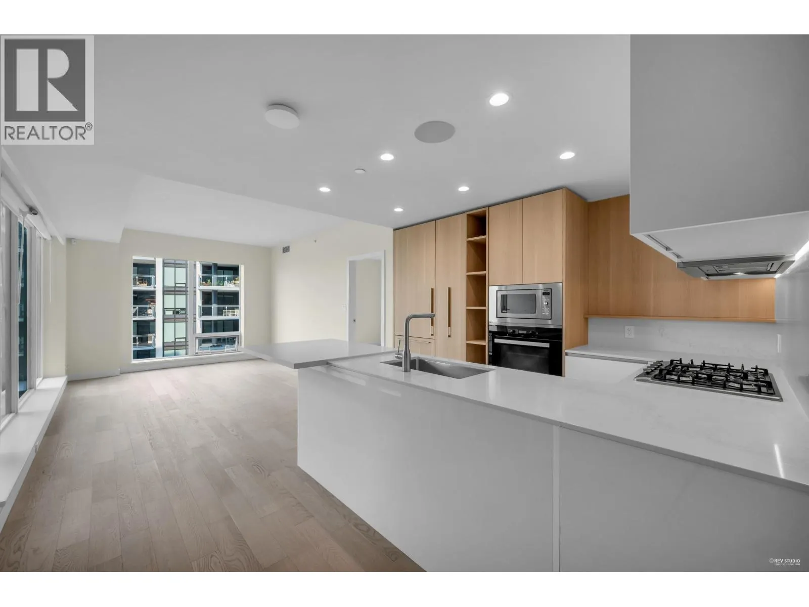 707 6811 PEARSON WAY