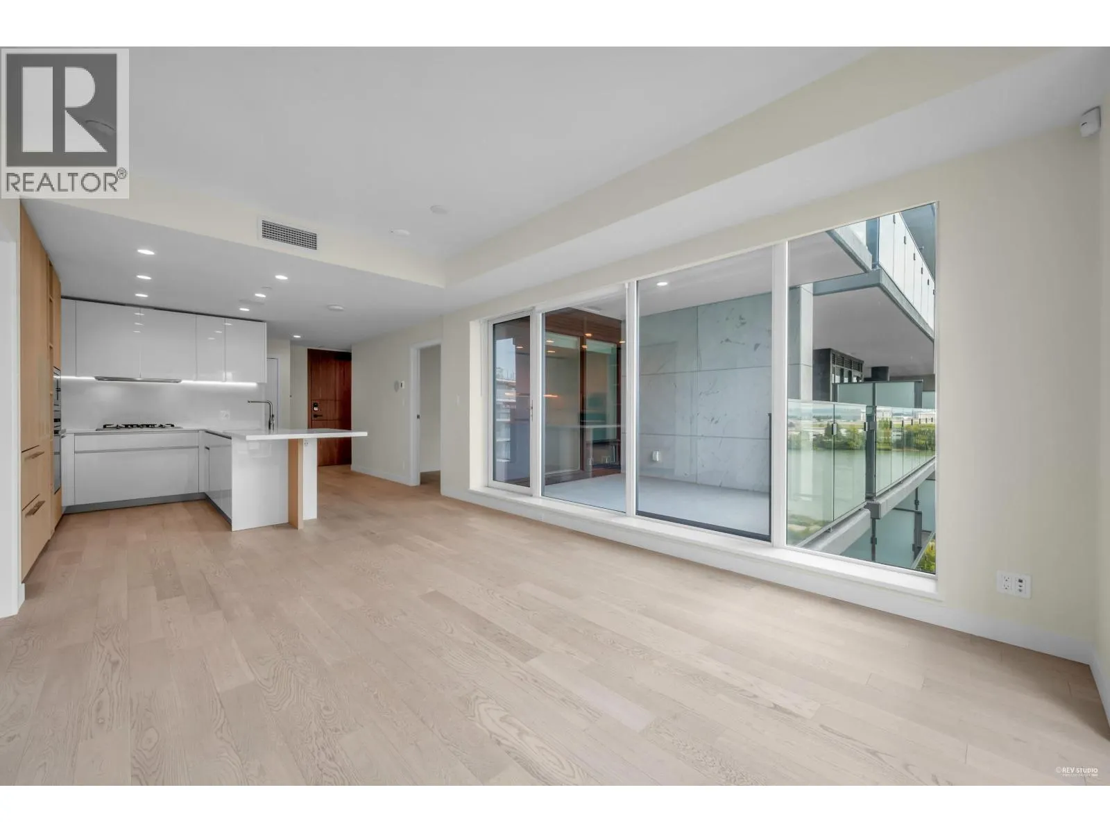 707 6811 PEARSON WAY