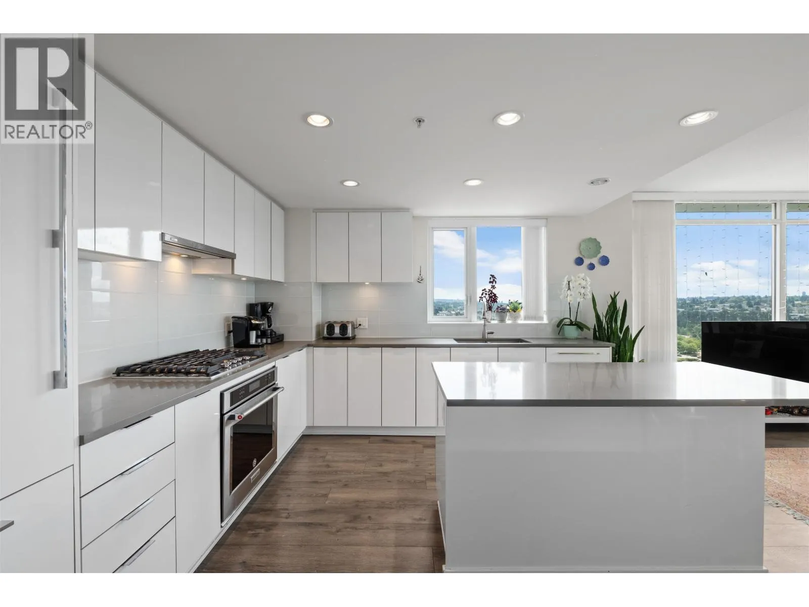 1701 2388 MADISON AVENUE