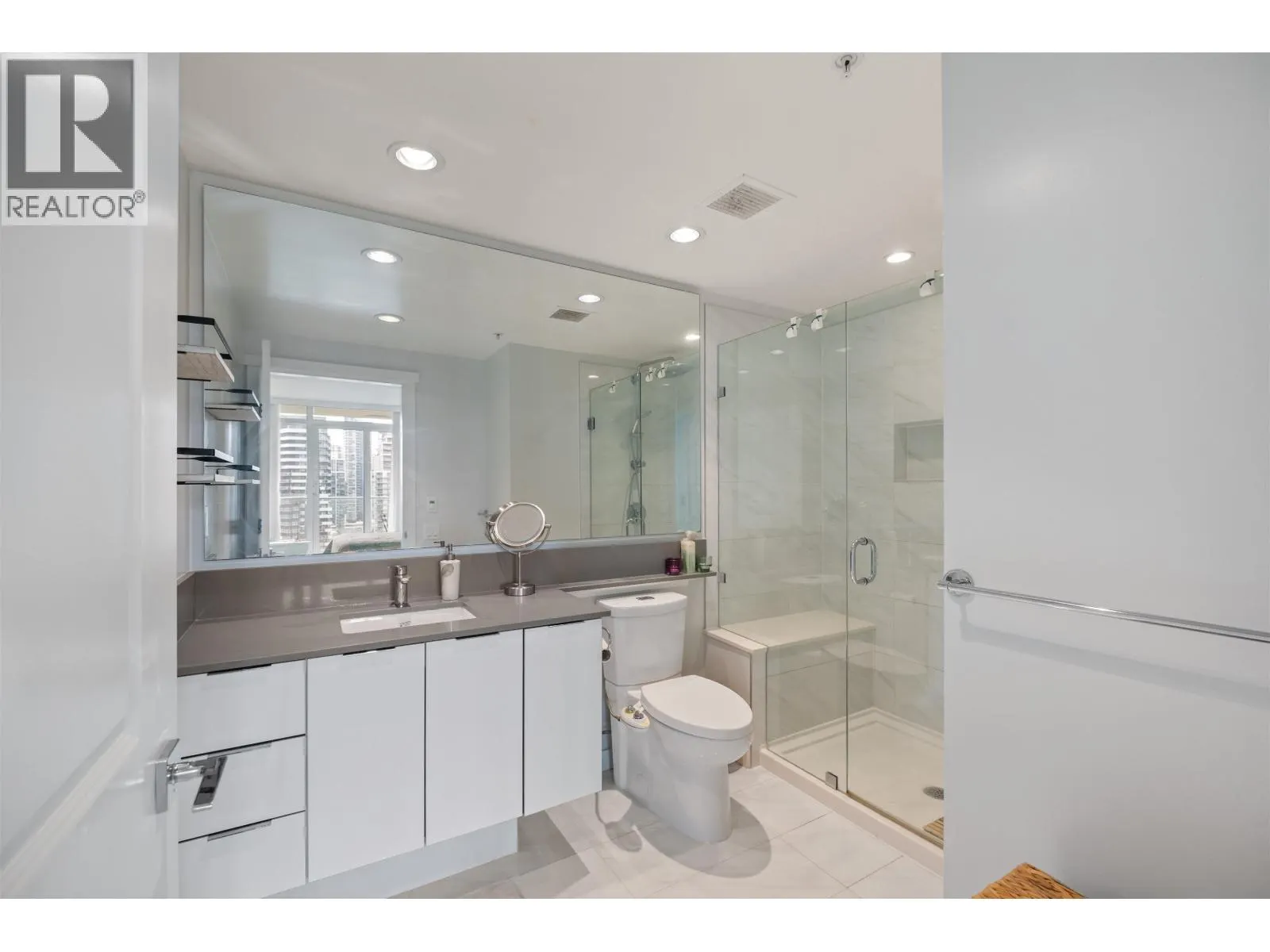 1701 2388 MADISON AVENUE