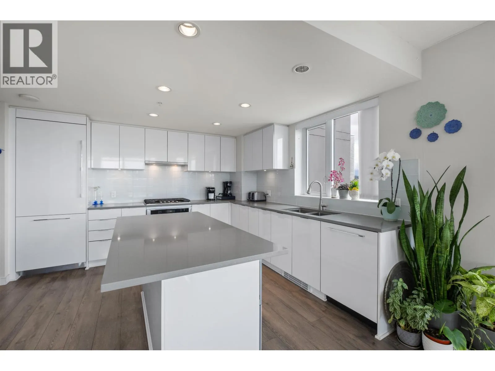 1701 2388 MADISON AVENUE