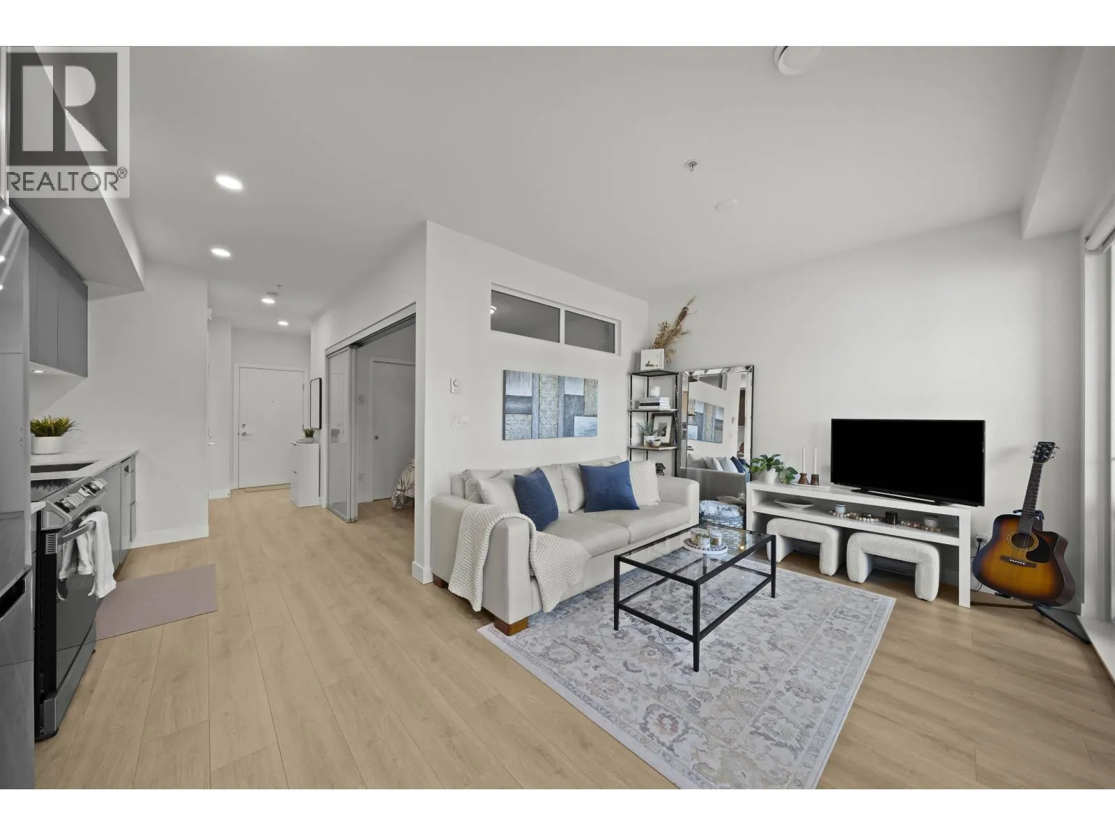 211 1792 STARLING DRIVE