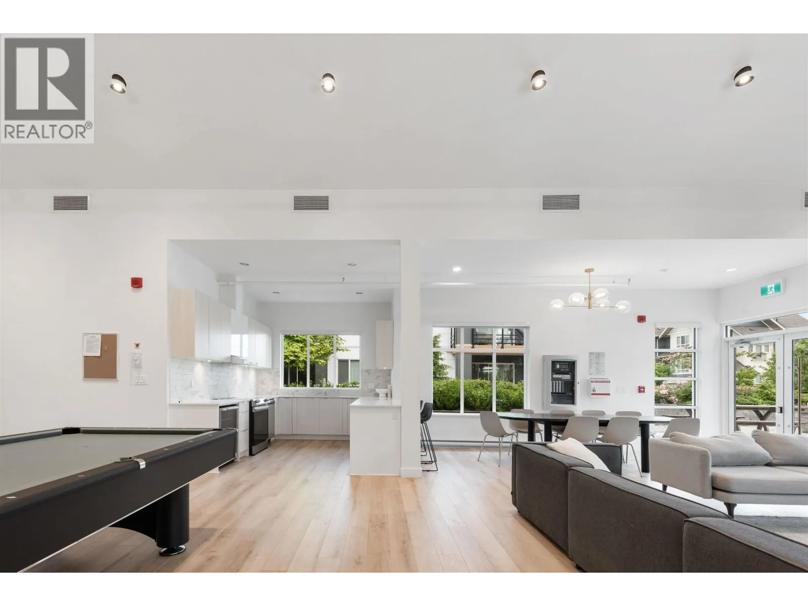 211 1792 STARLING DRIVE