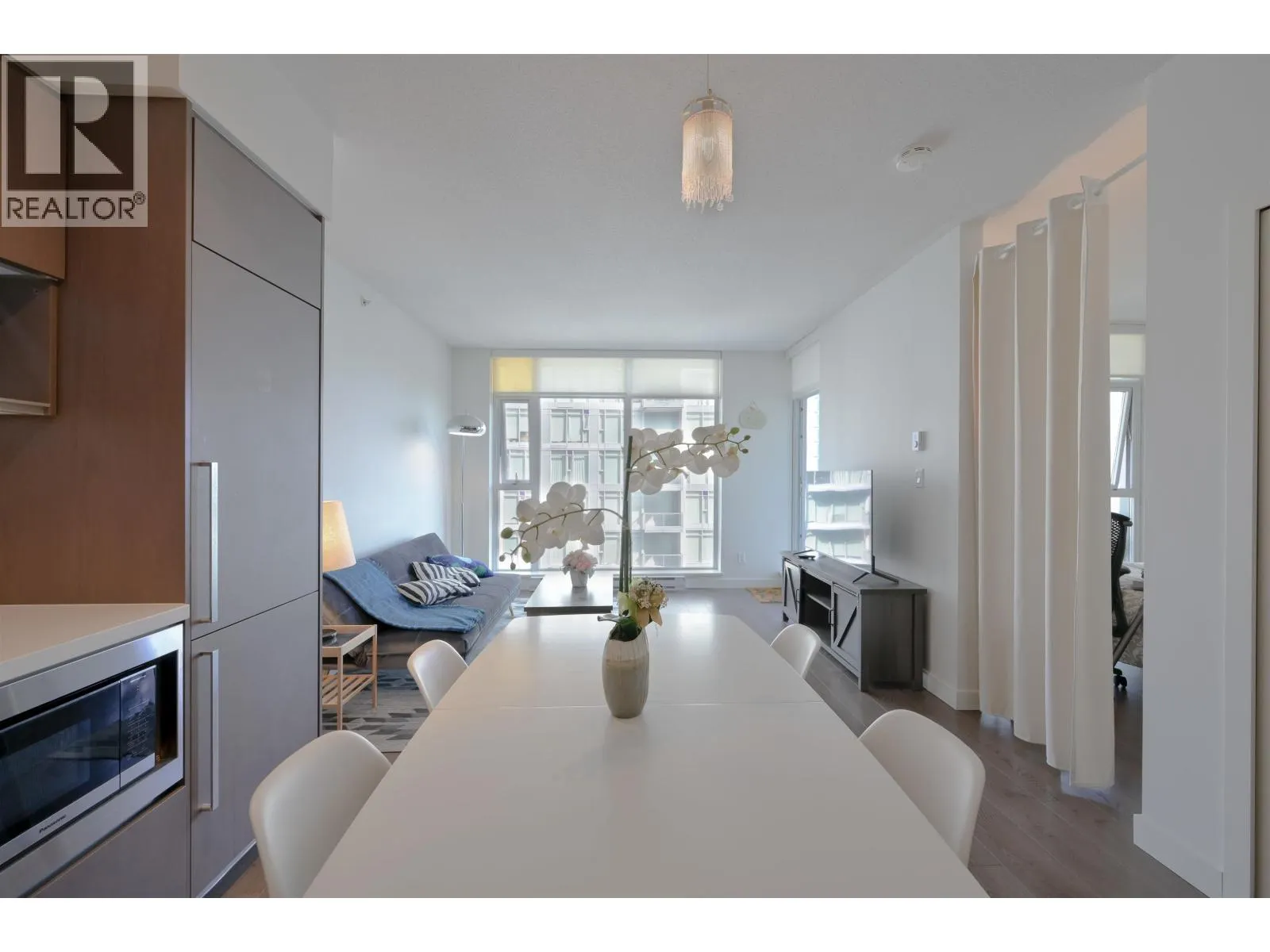 1809 6588 NELSON AVENUE