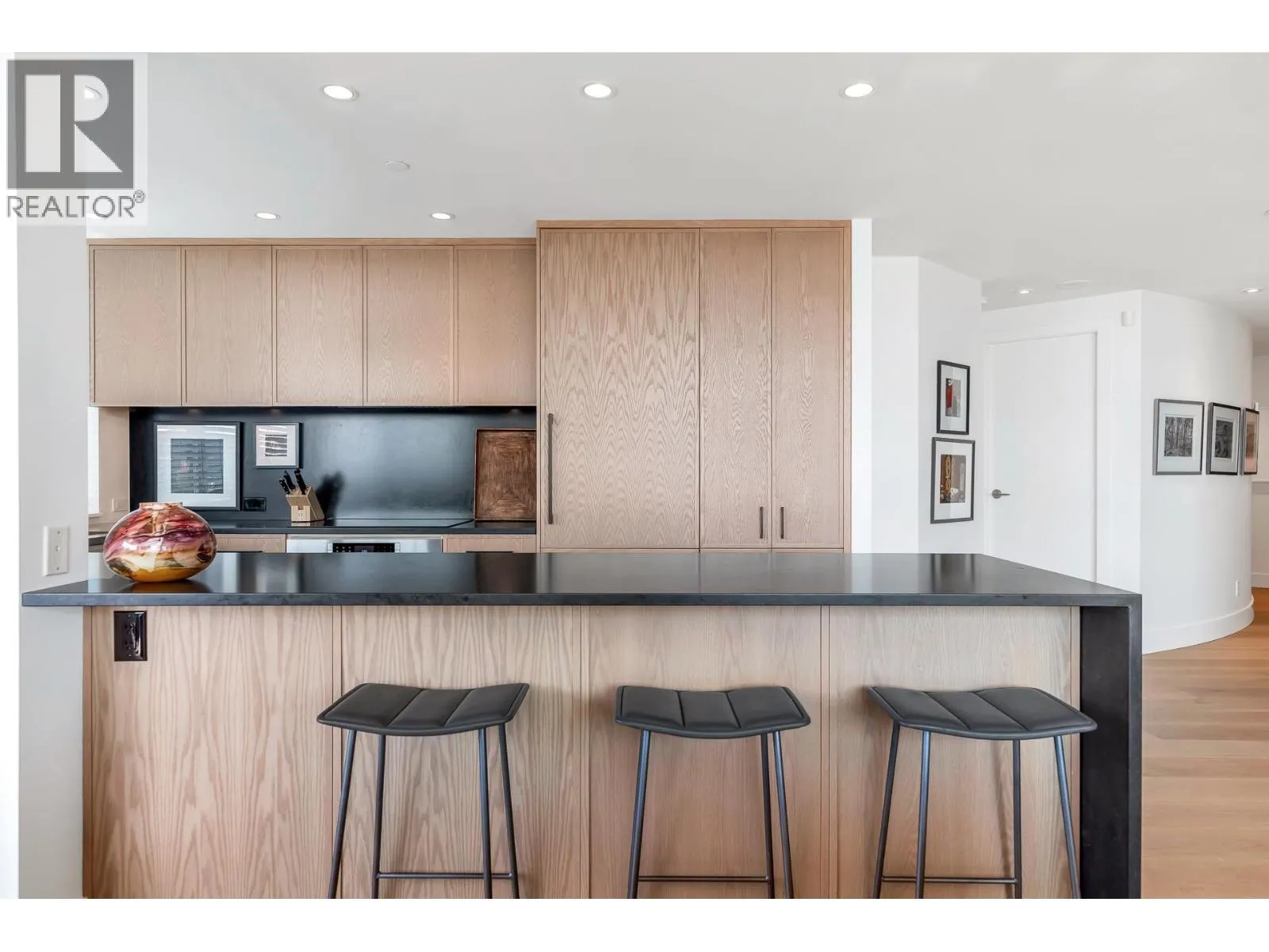 801 1328 MARINASIDE CRESCENT