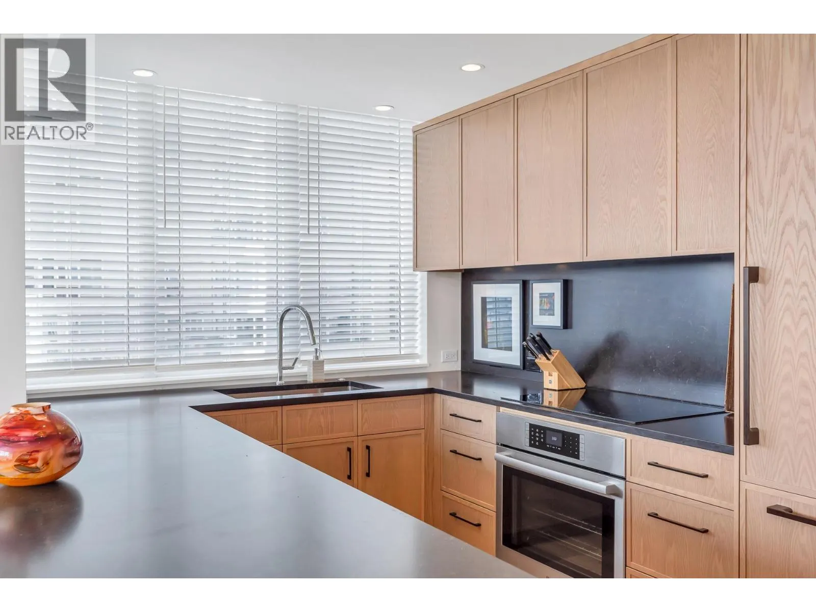 801 1328 MARINASIDE CRESCENT