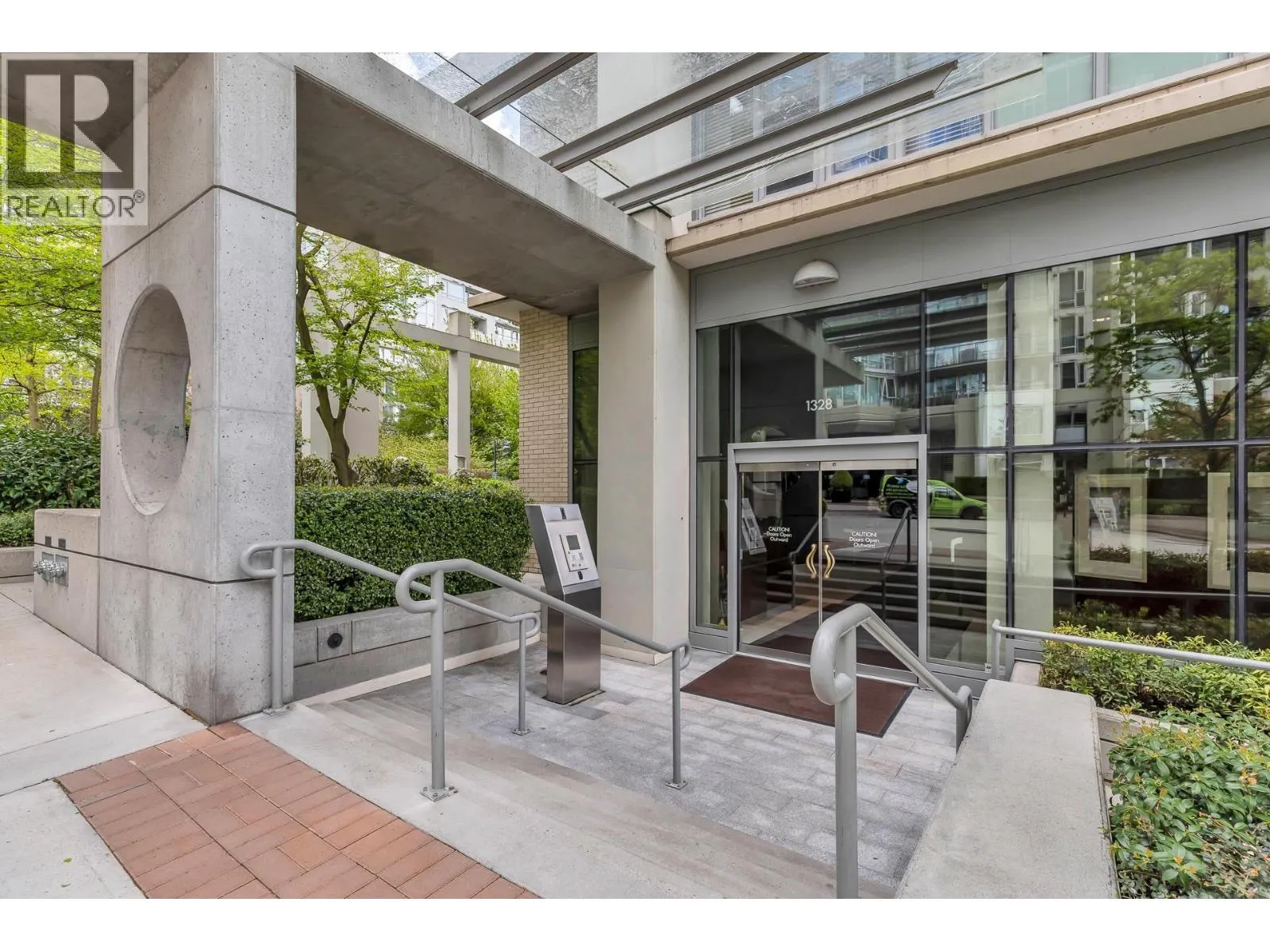 801 1328 MARINASIDE CRESCENT