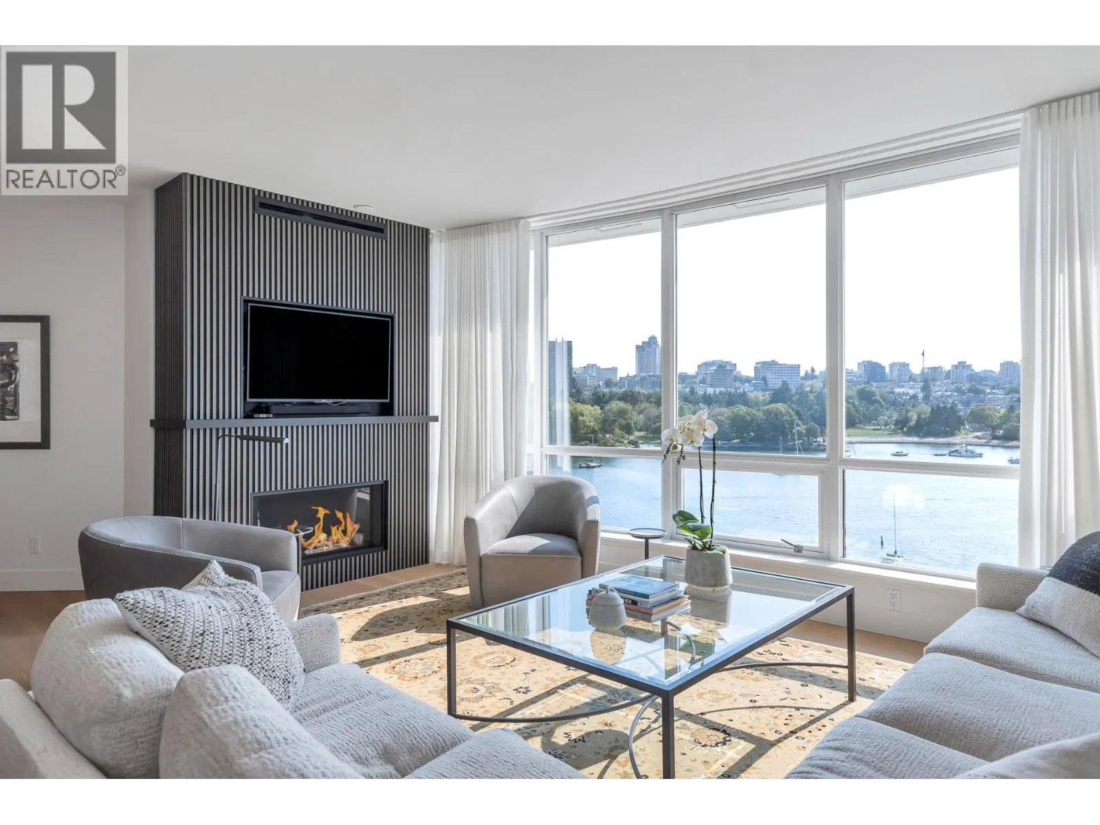 801 1328 MARINASIDE CRESCENT