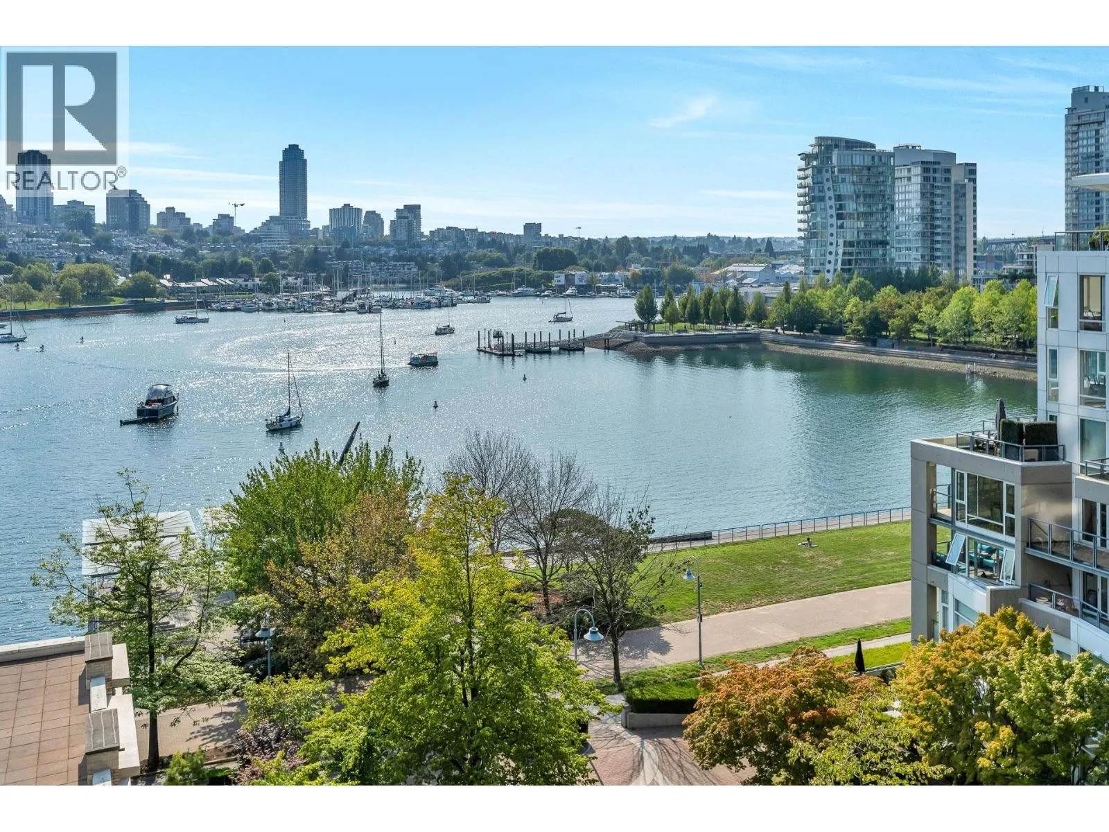 801 1328 MARINASIDE CRESCENT
