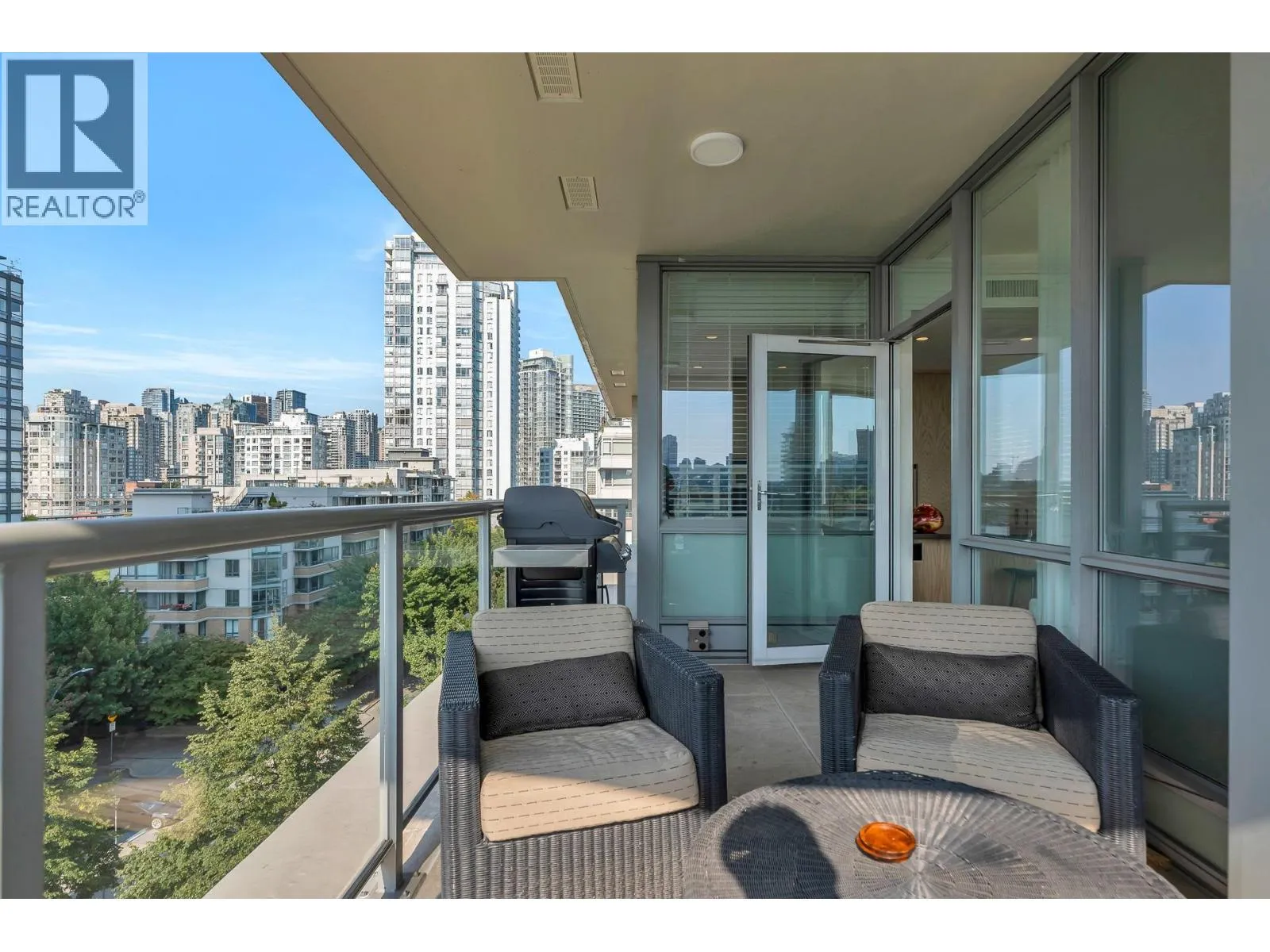801 1328 MARINASIDE CRESCENT