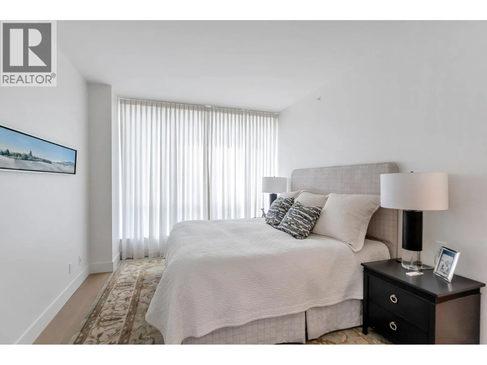 801 1328 MARINASIDE CRESCENT