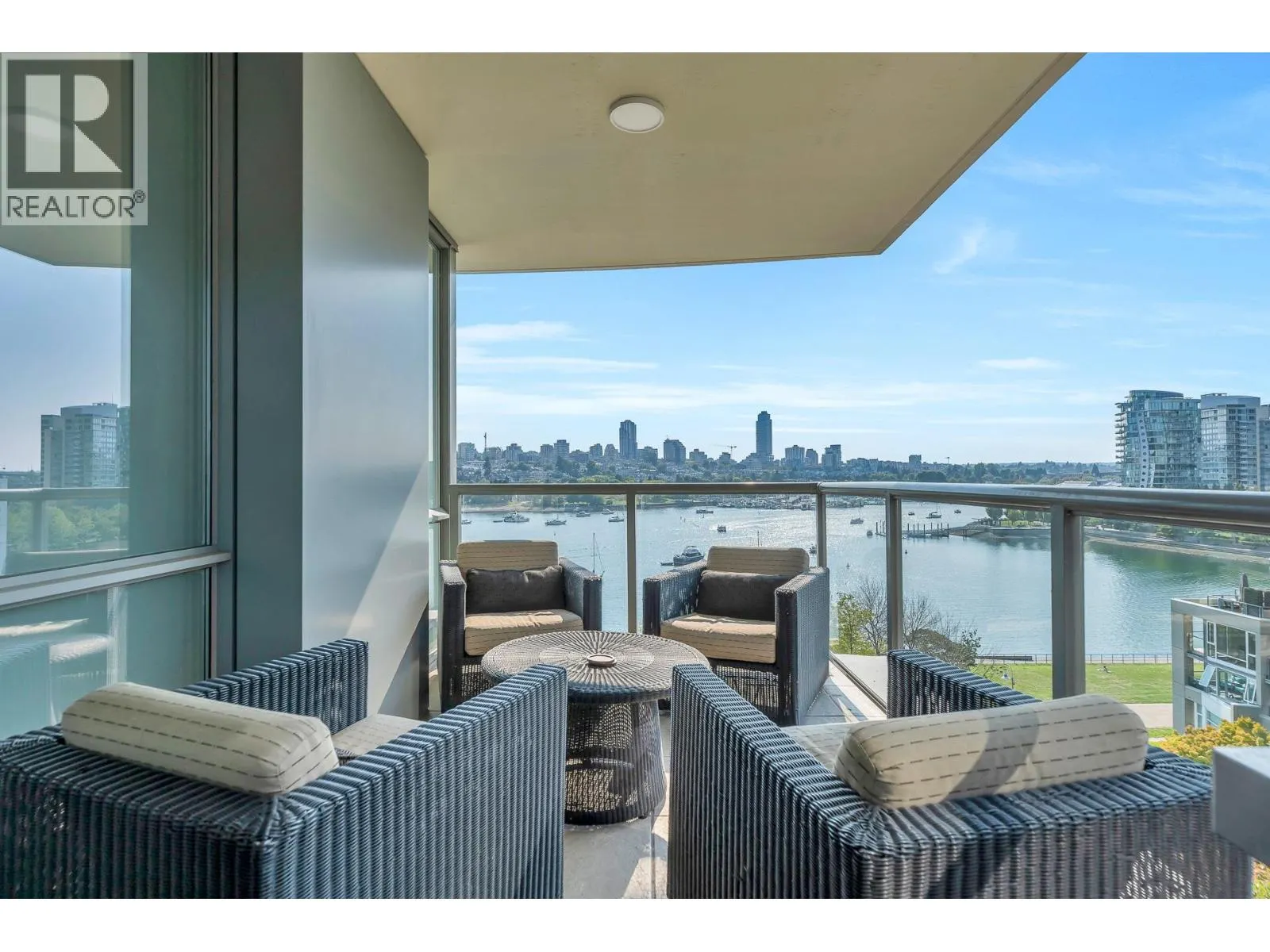 801 1328 MARINASIDE CRESCENT