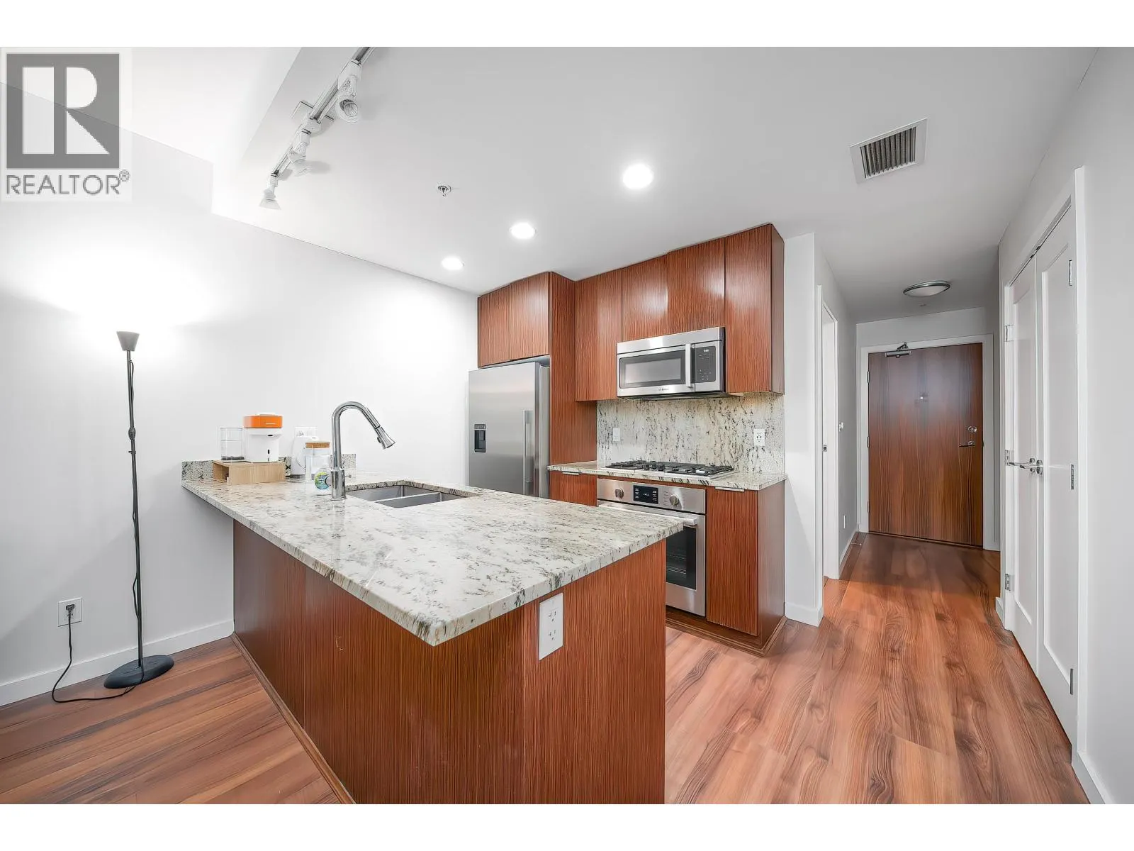 501 8688 HAZELBRIDGE WAY