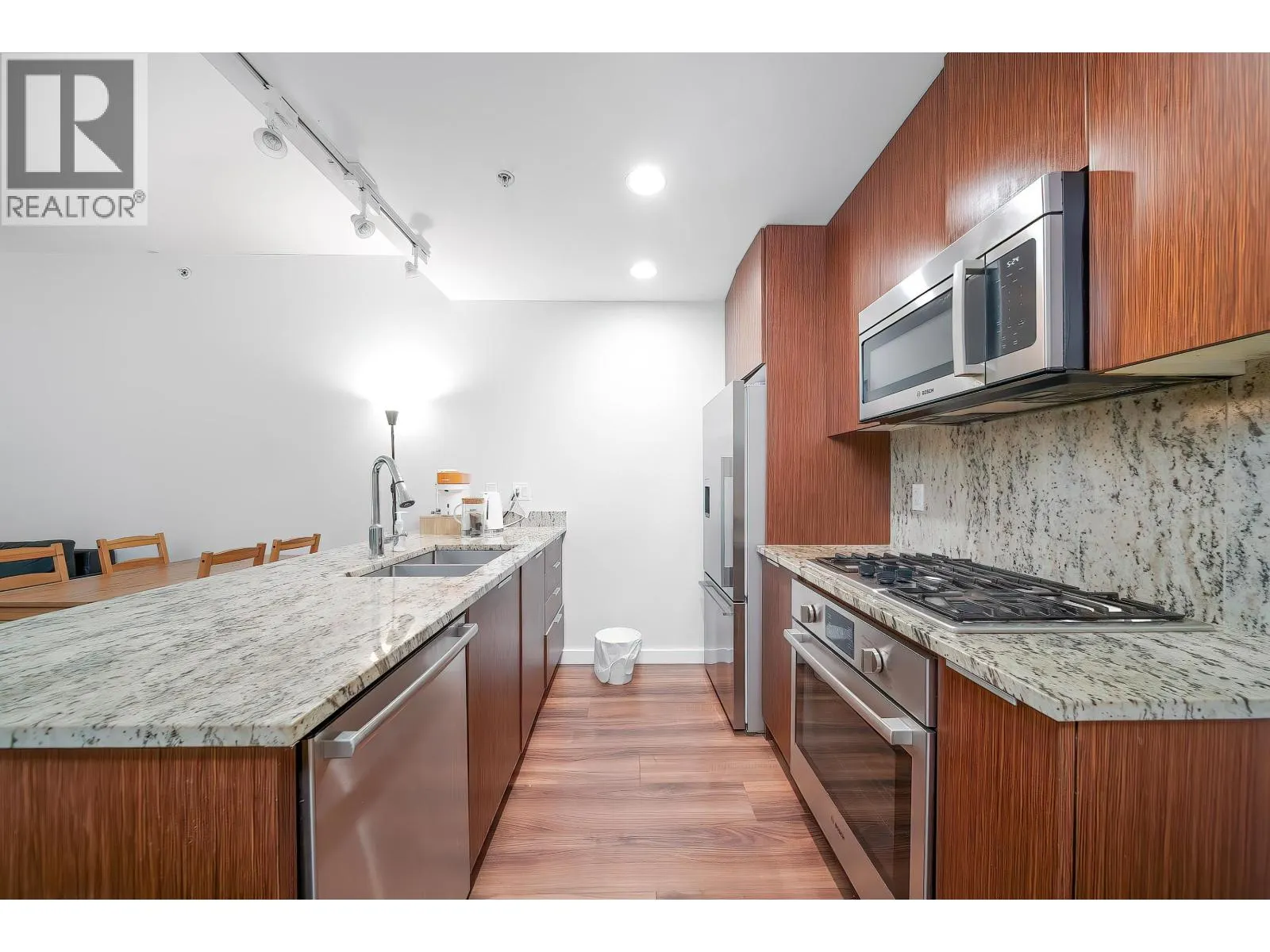 501 8688 HAZELBRIDGE WAY